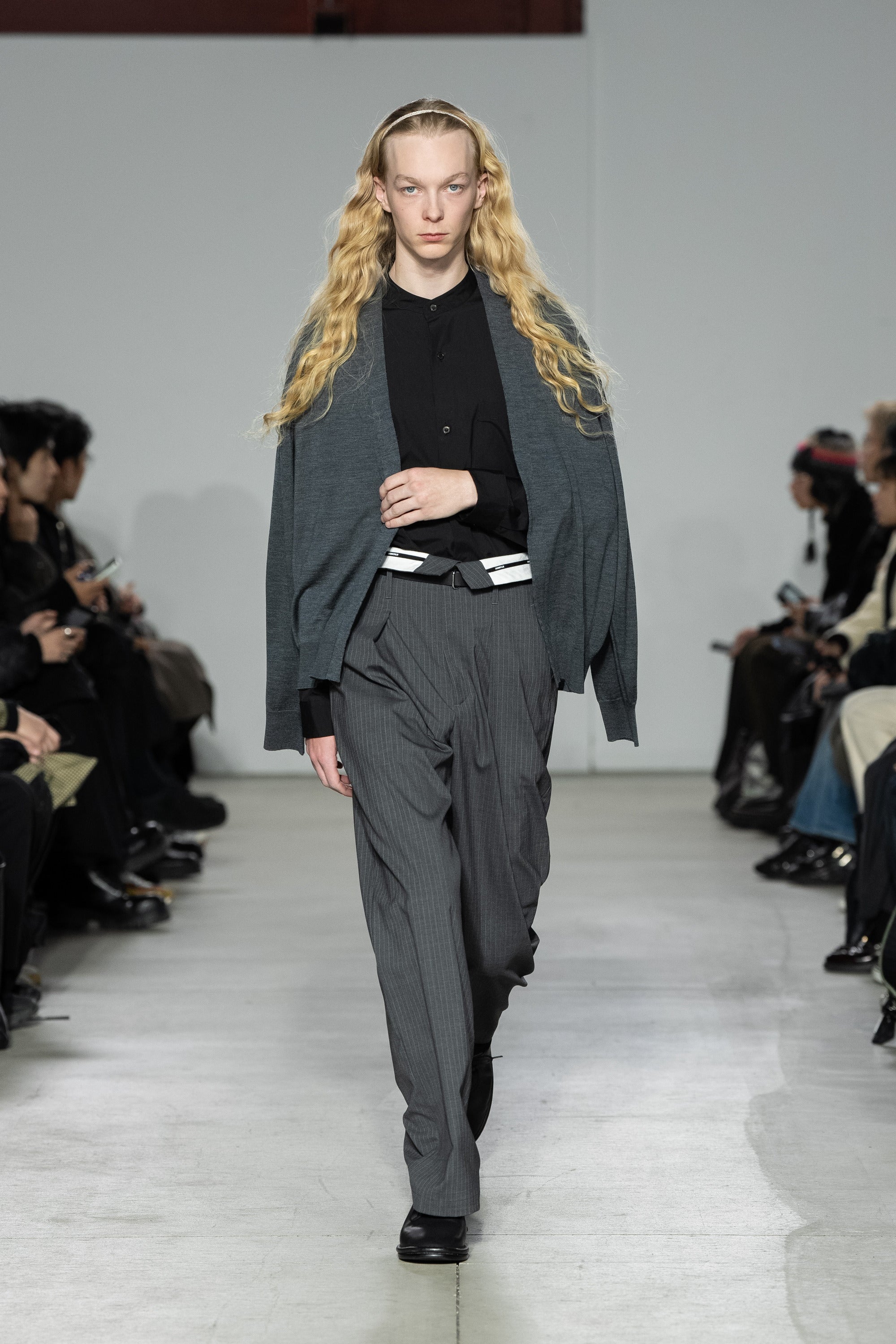 AP52-031 ポリエステル/ウール/シルクギャバジン フラップパンツ