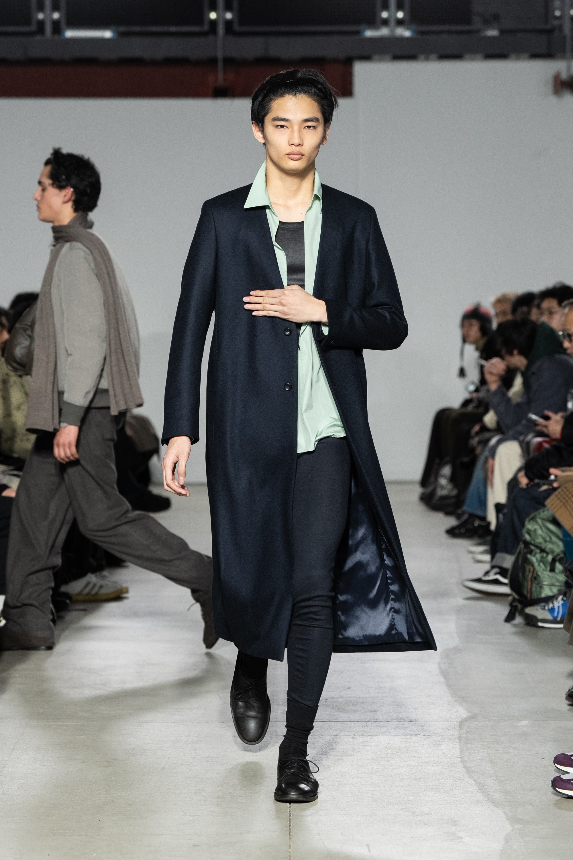 AC52-027 ウールダブルメルトン ノーカラーマキシコート