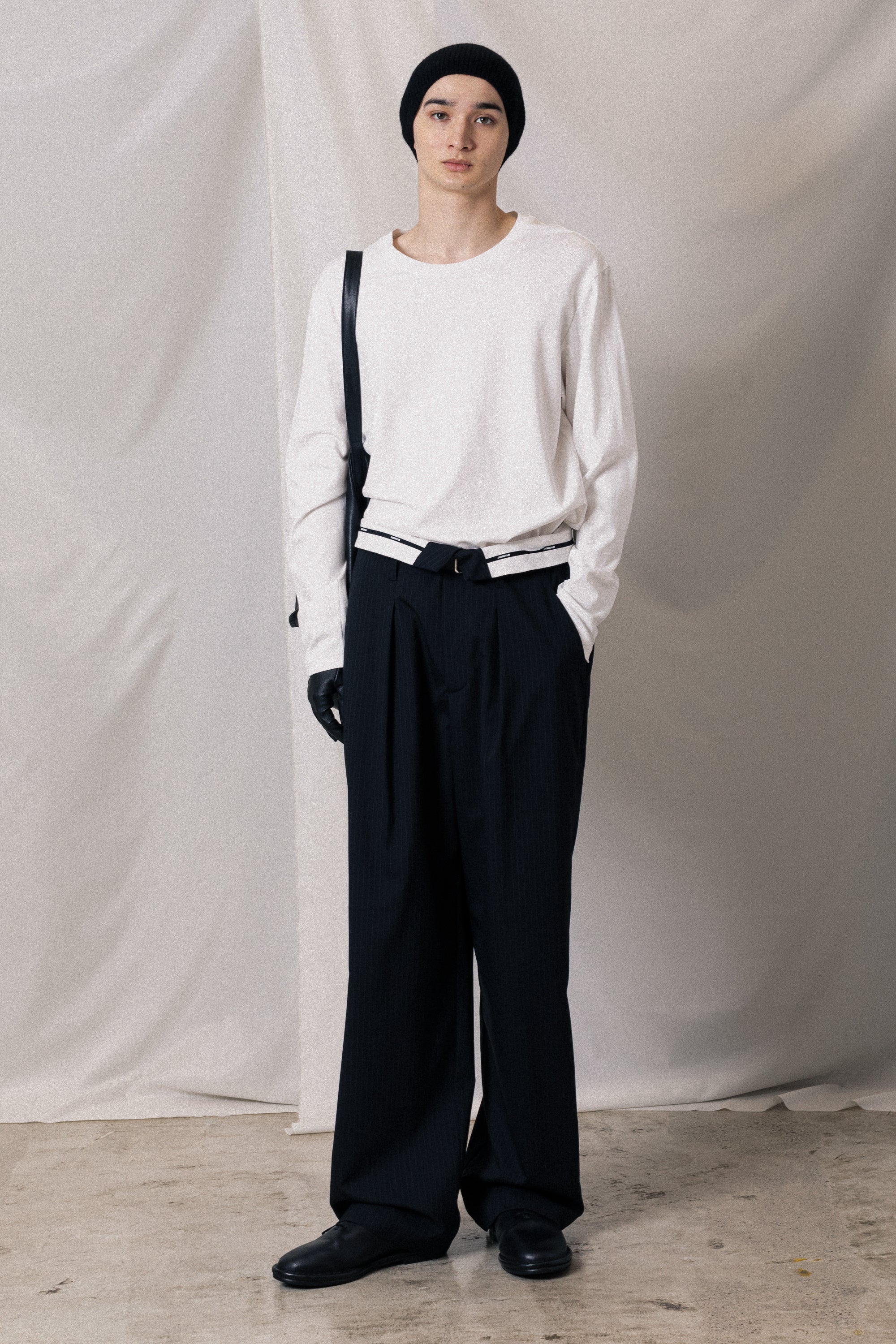 AP52-031 ポリエステル/ウール/シルクギャバジン フラップパンツ