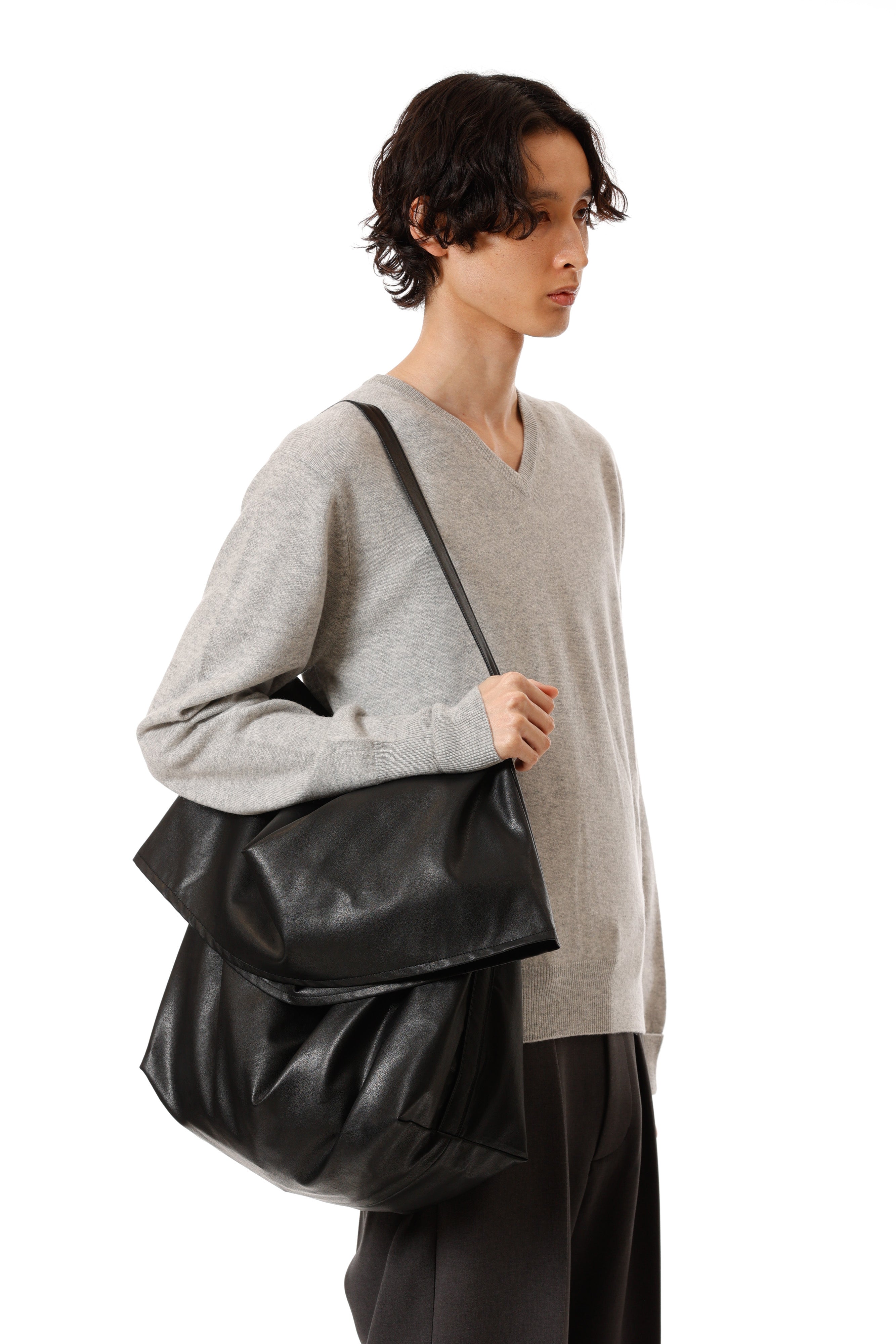 AA52-097 シンセティックレザー ショルダーバッグ