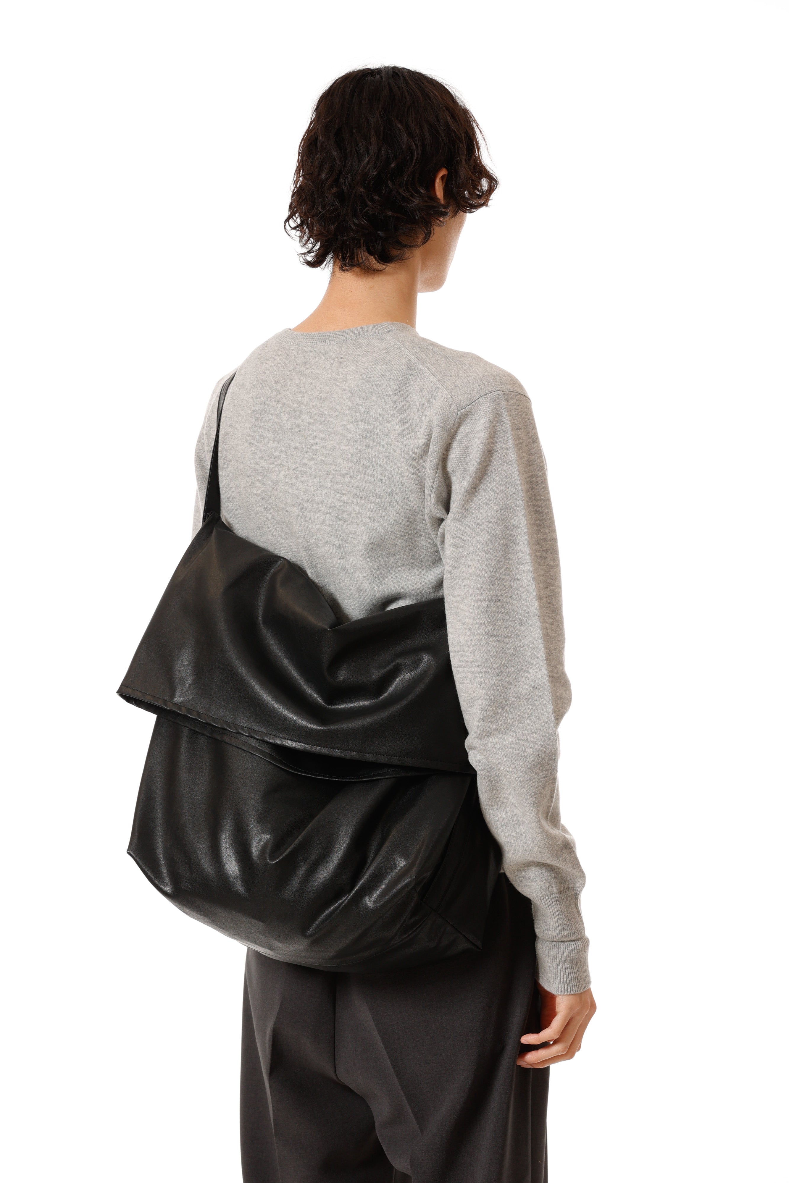 AA52-097 シンセティックレザー ショルダーバッグ