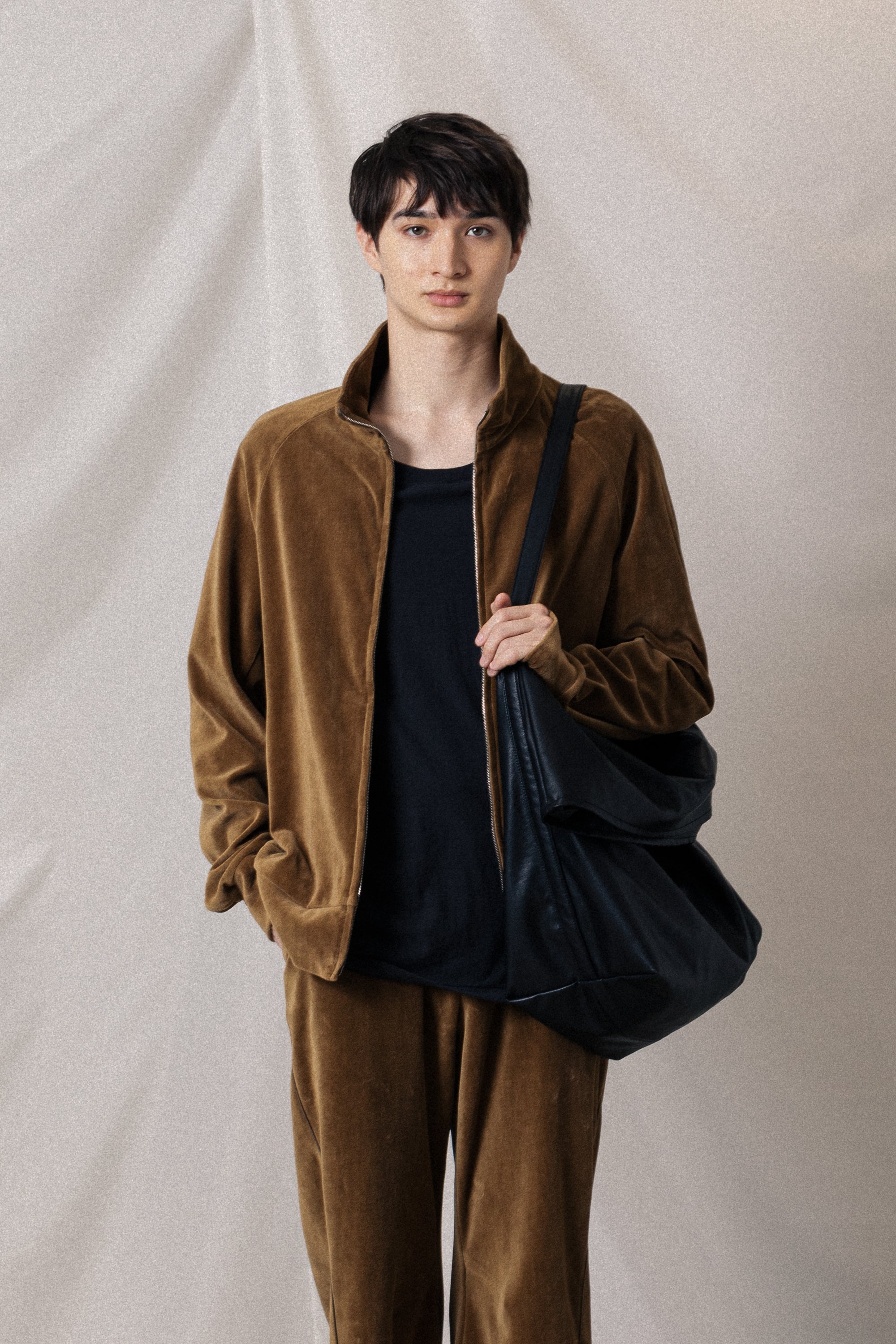 AA52-097 シンセティックレザー ショルダーバッグ