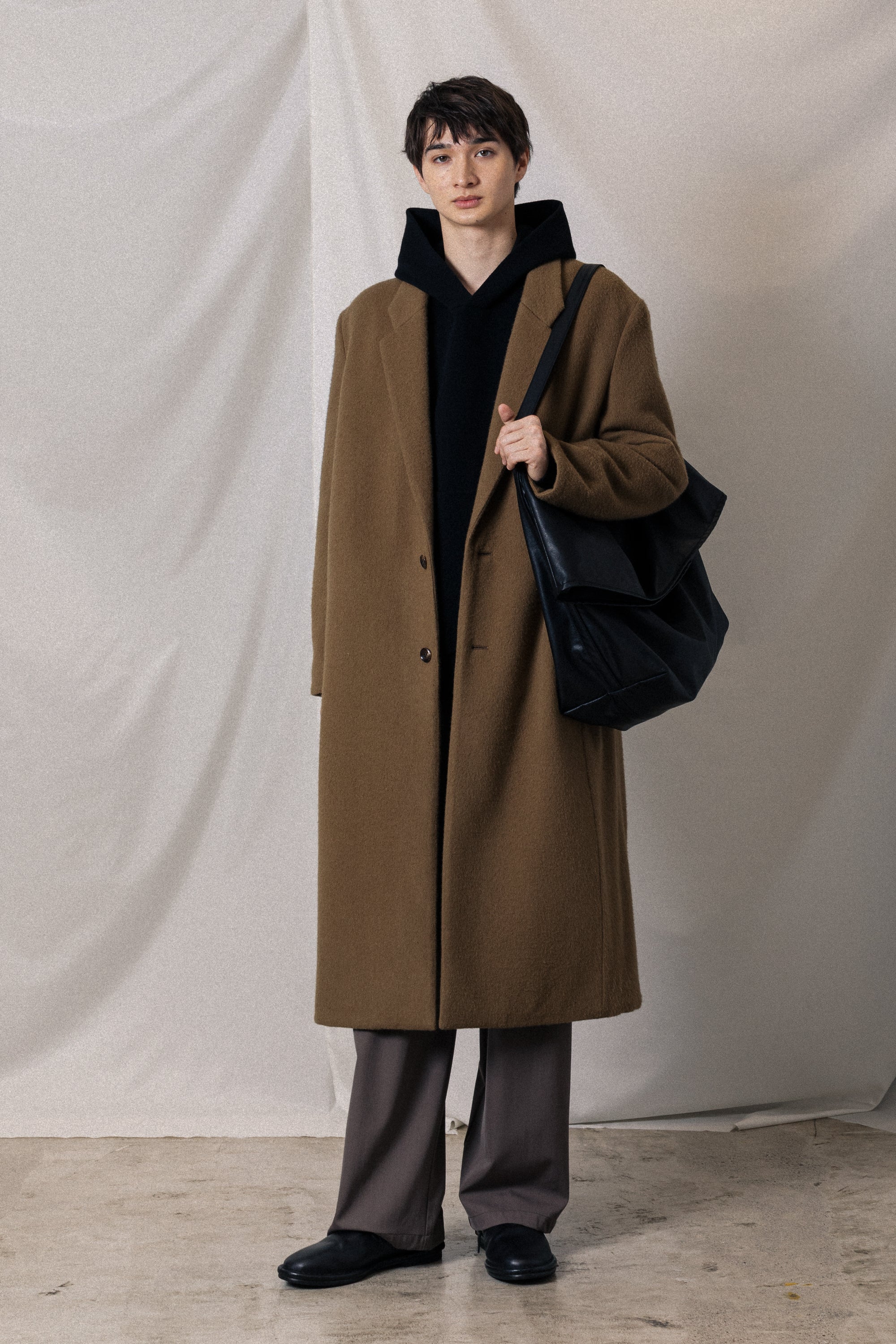 AA52-097 シンセティックレザー ショルダーバッグ