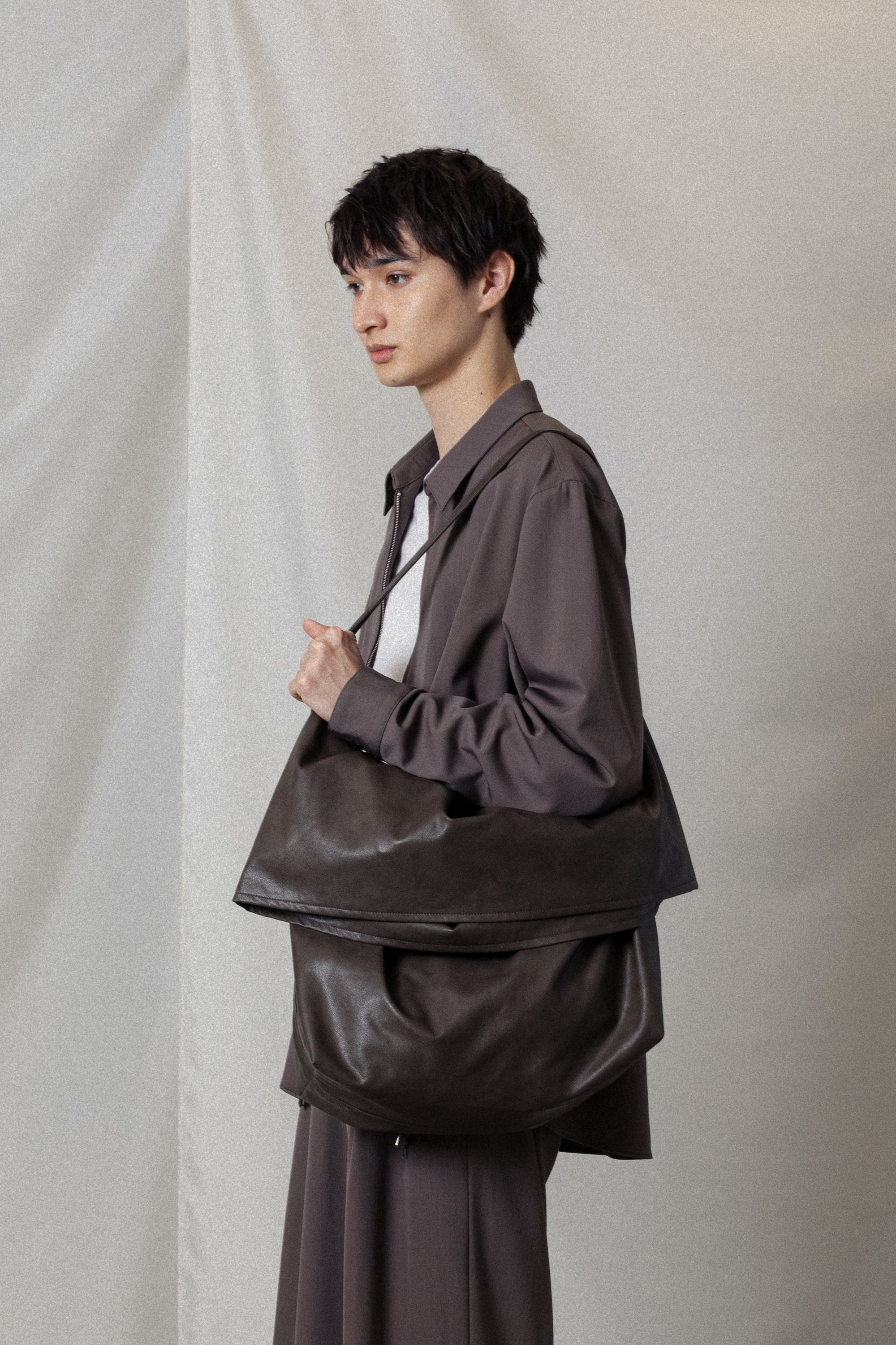 AA52-097 シンセティックレザー ショルダーバッグ