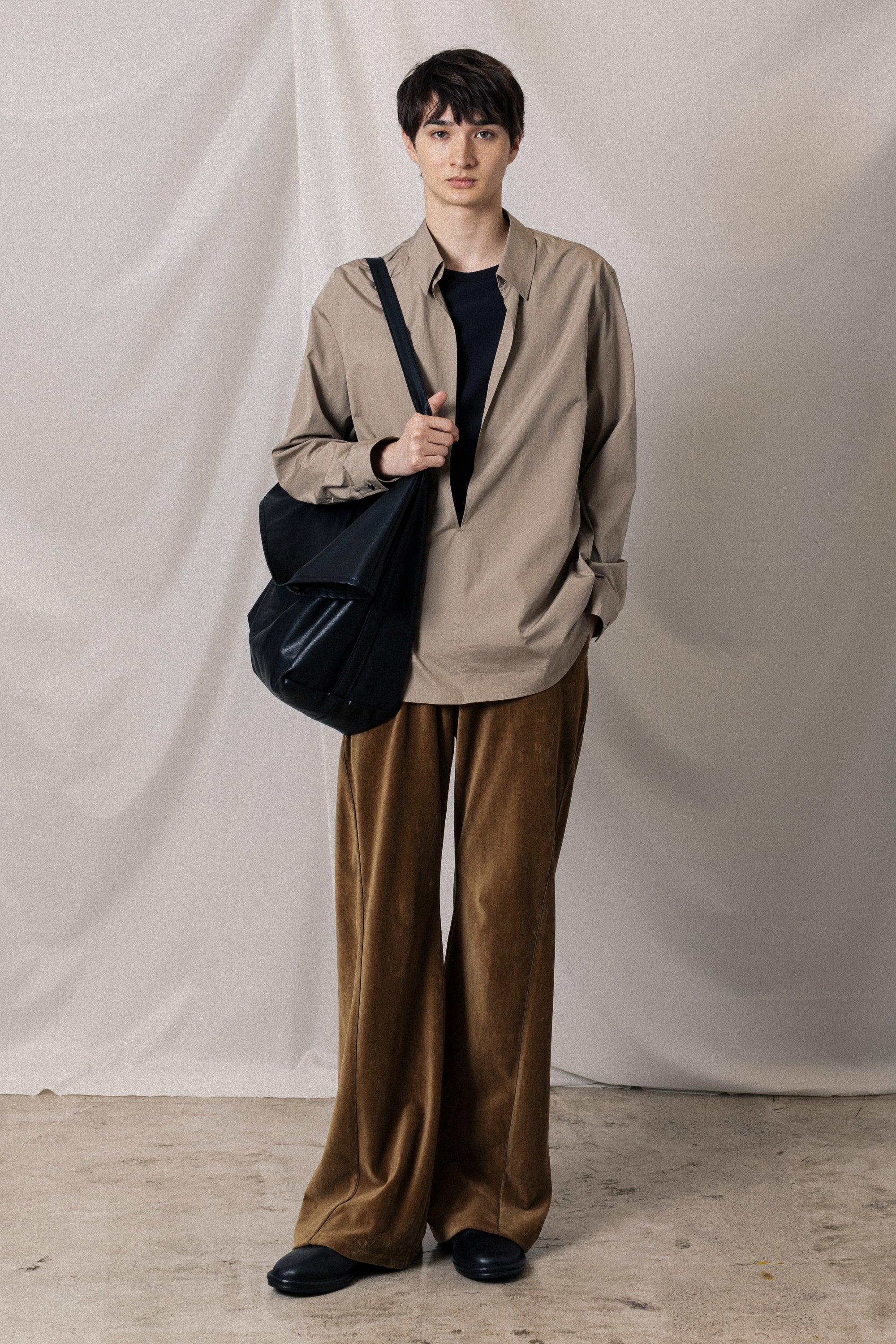 AA52-097 シンセティックレザー ショルダーバッグ