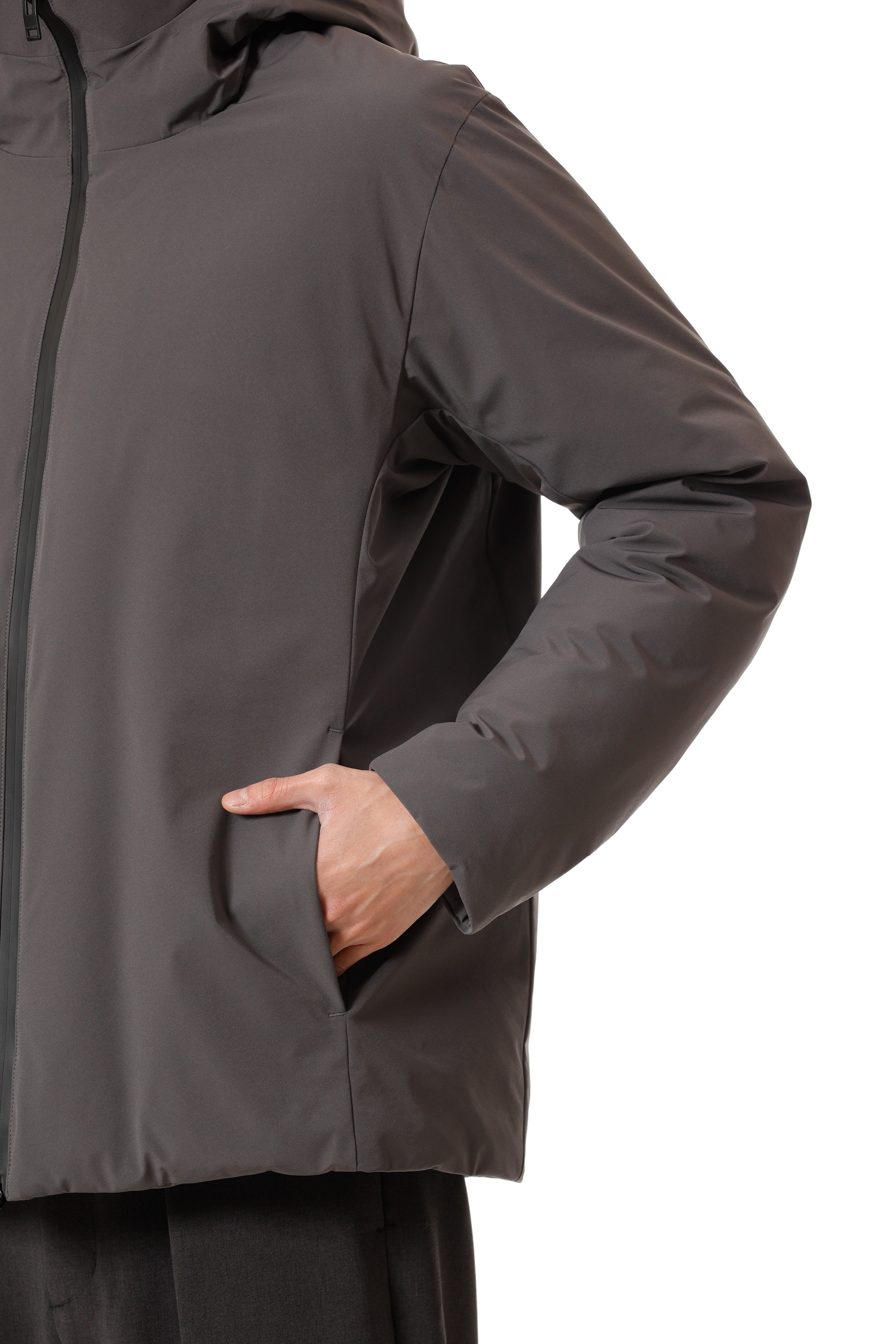 AB52-100 3レイヤーライトタフタ フーデットダウンジャケット