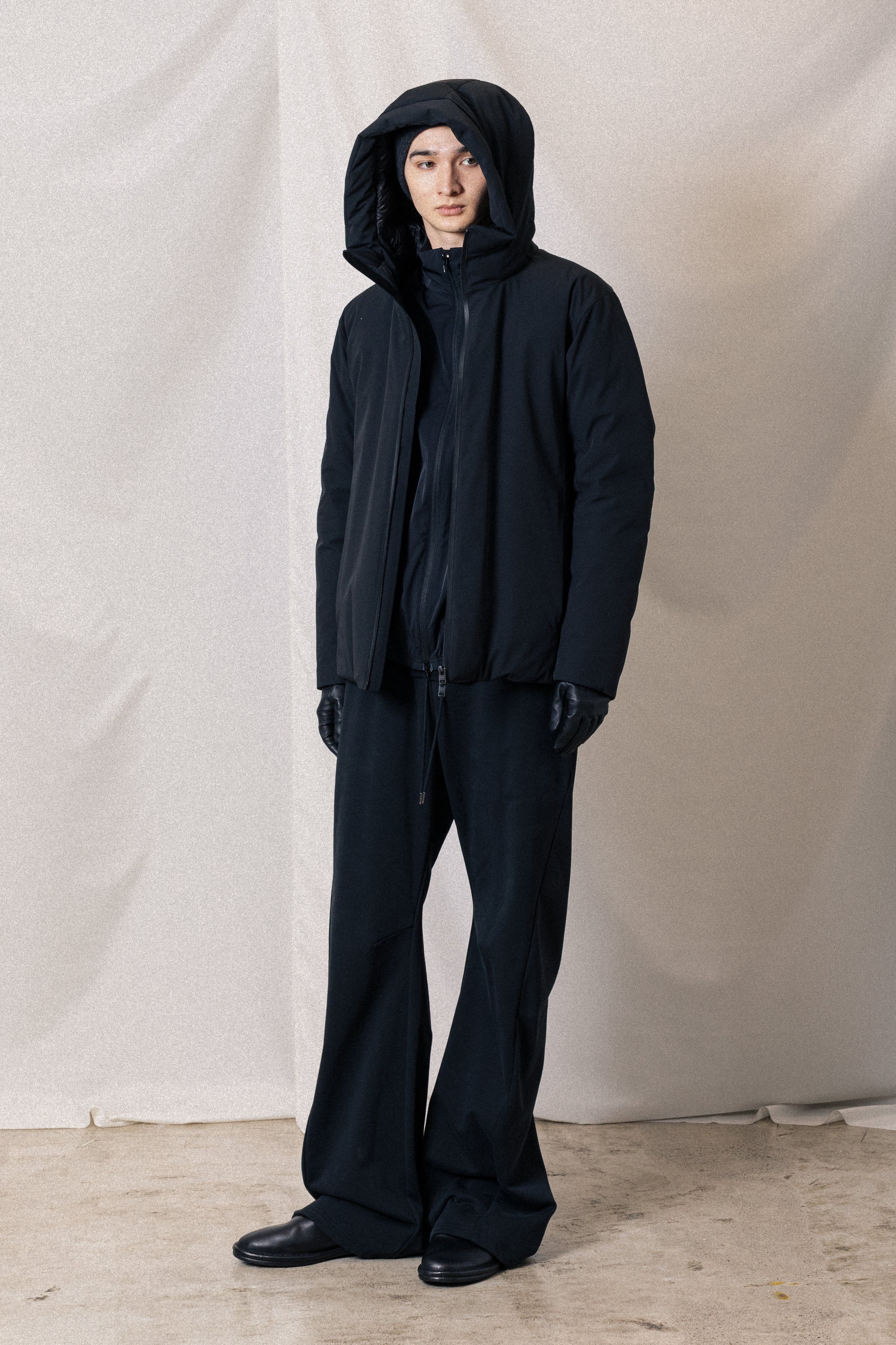 AB52-100 3レイヤーライトタフタ フーデットダウンジャケット