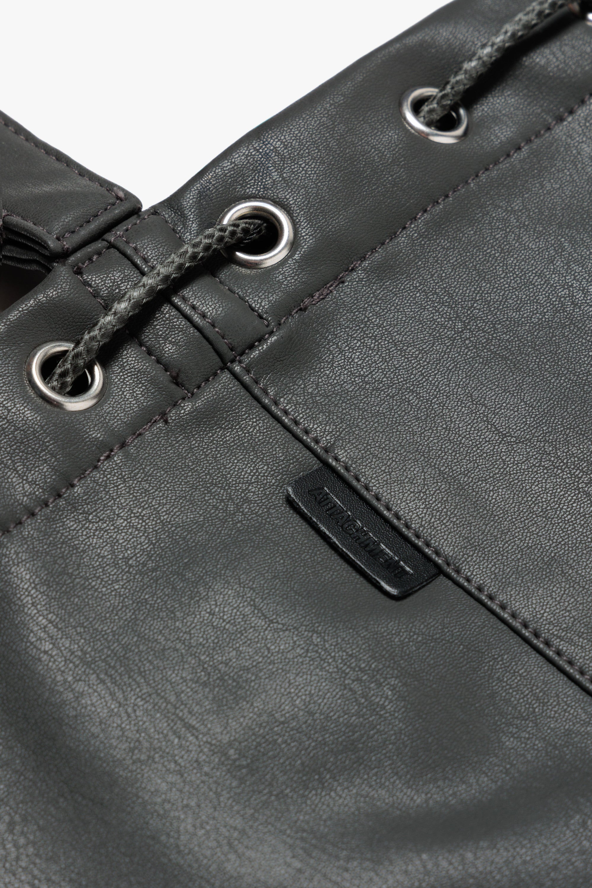 シンセティックレザー スモールバケットバッグ