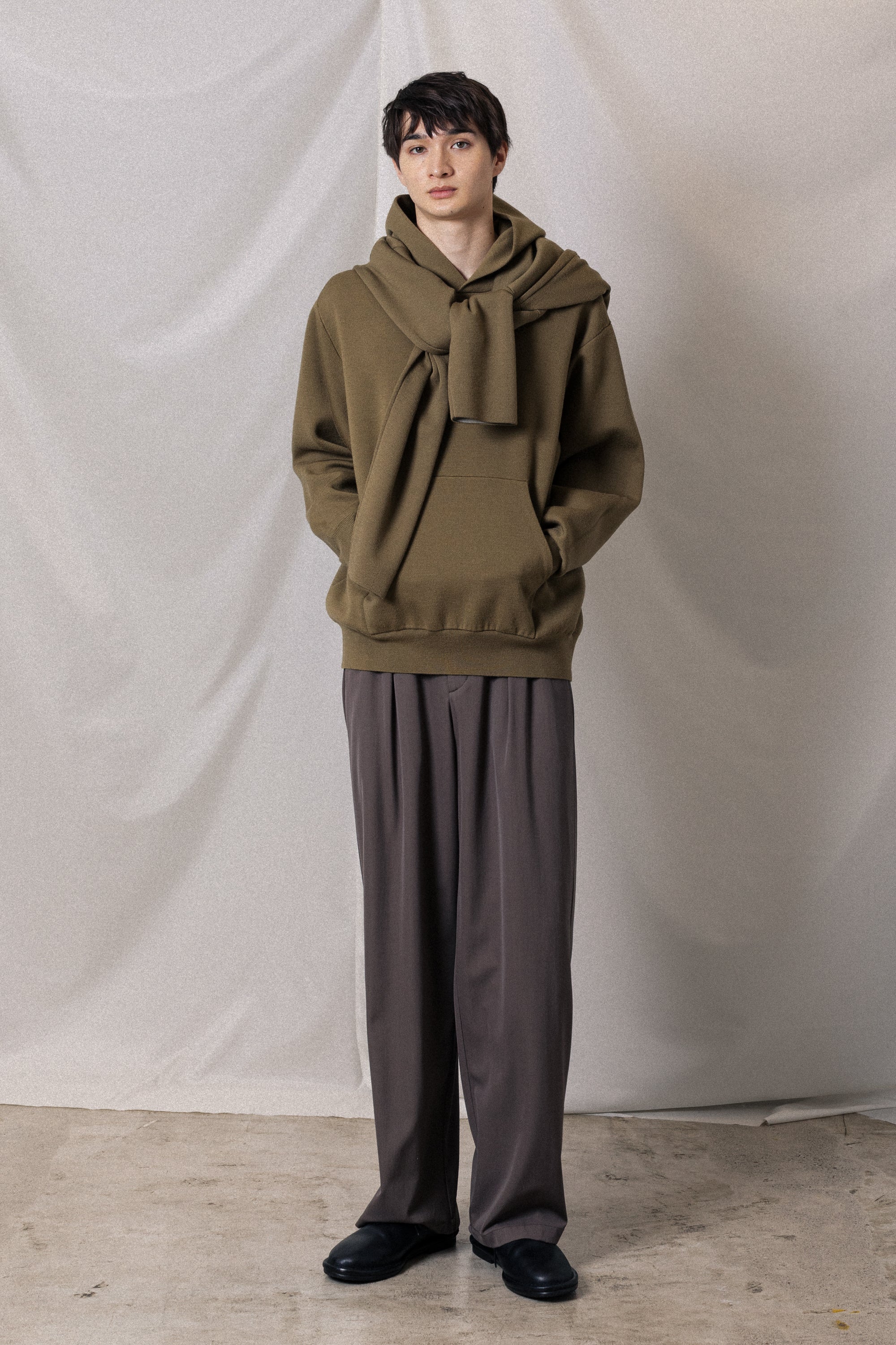 AK52-034 ウール×ポリエステルダブルフェイスニット フーディ