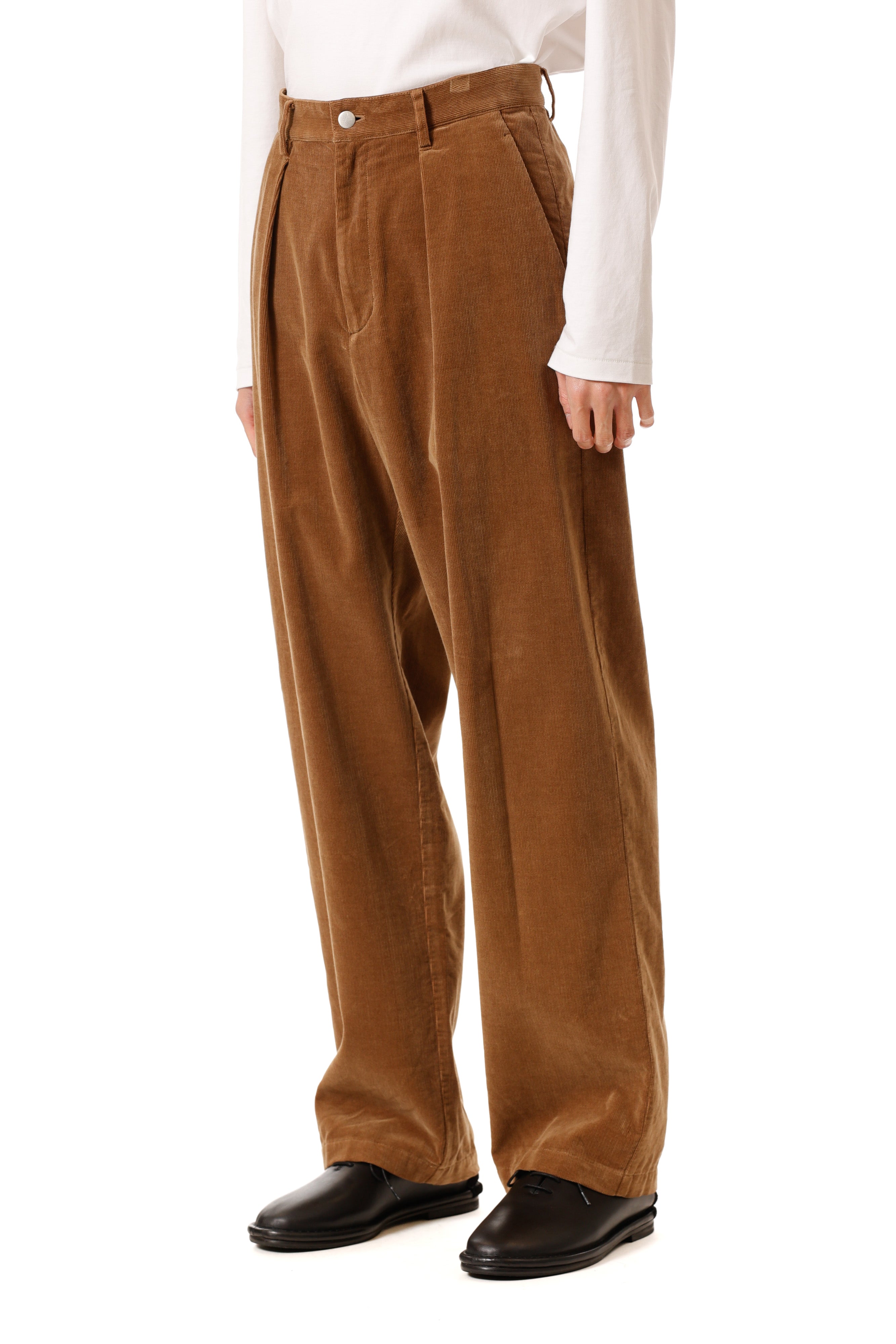 AP52-024 フィンクスコットンコーデュロイ ワンタックワイドパンツ