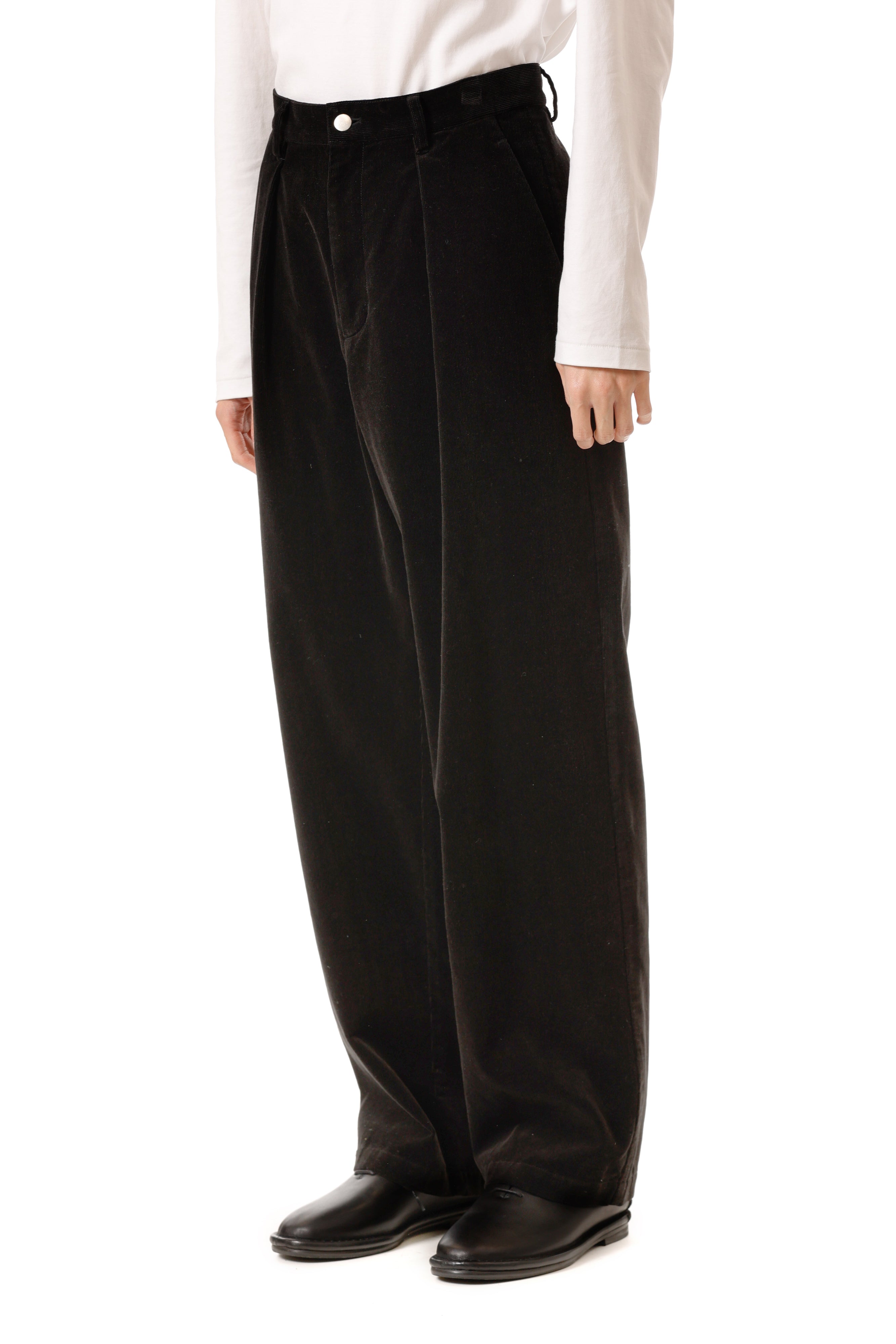 AP52-024 フィンクスコットンコーデュロイ ワンタックワイドパンツ