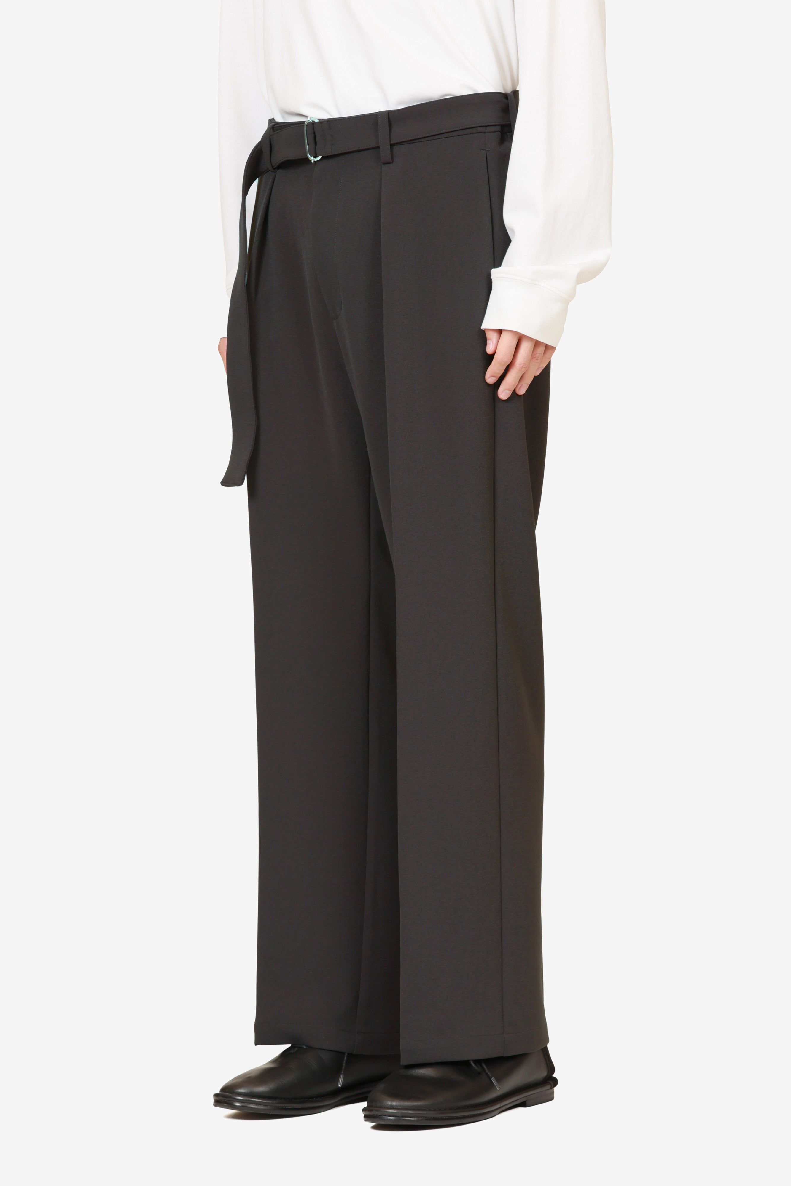 AP52-071 ポリエステルストレッチダブルクロス ベルト付きストレートパンツ