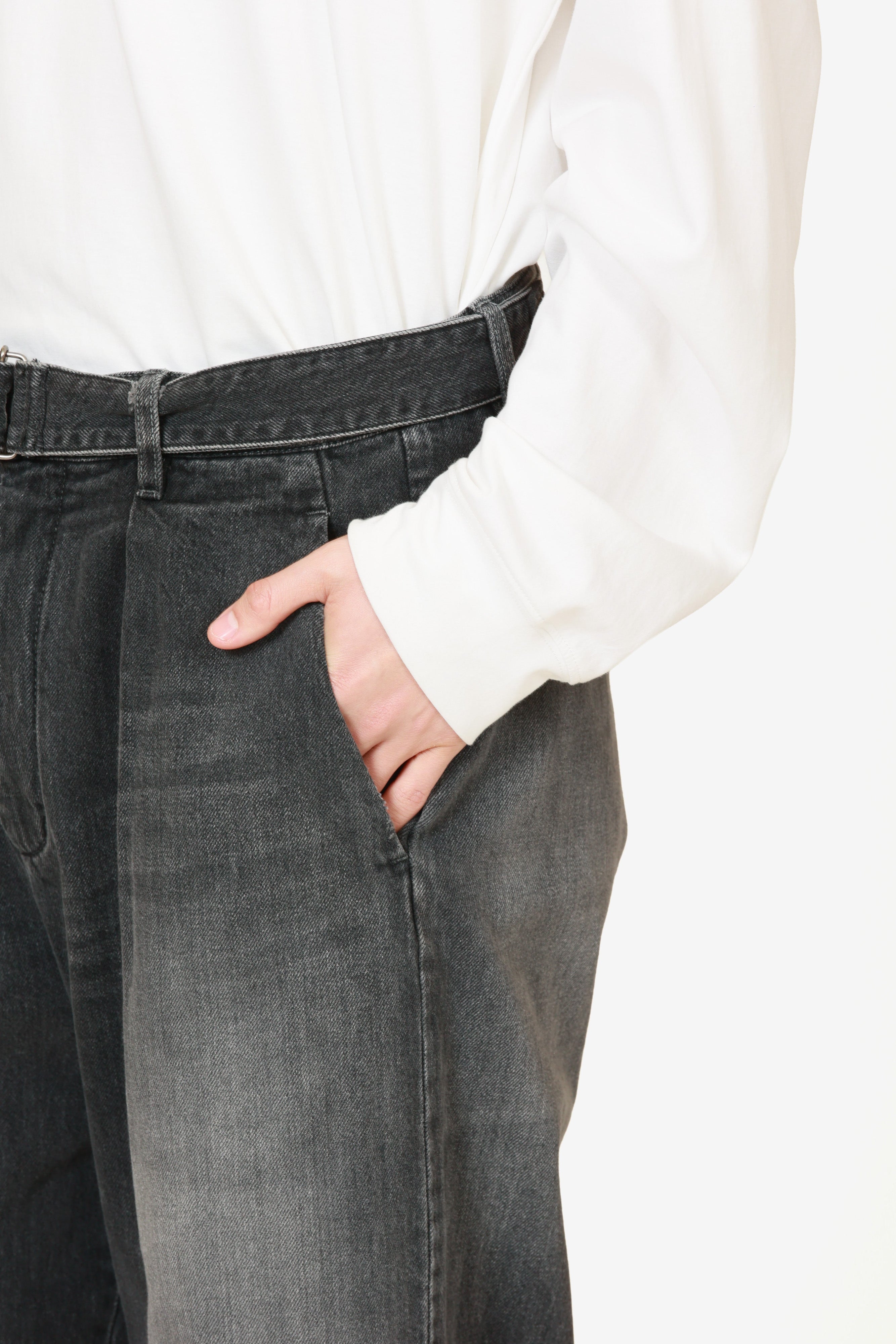 限定商品 AP52-124 11オンスデニム ベルト付き1タックワイドテーパードパンツ