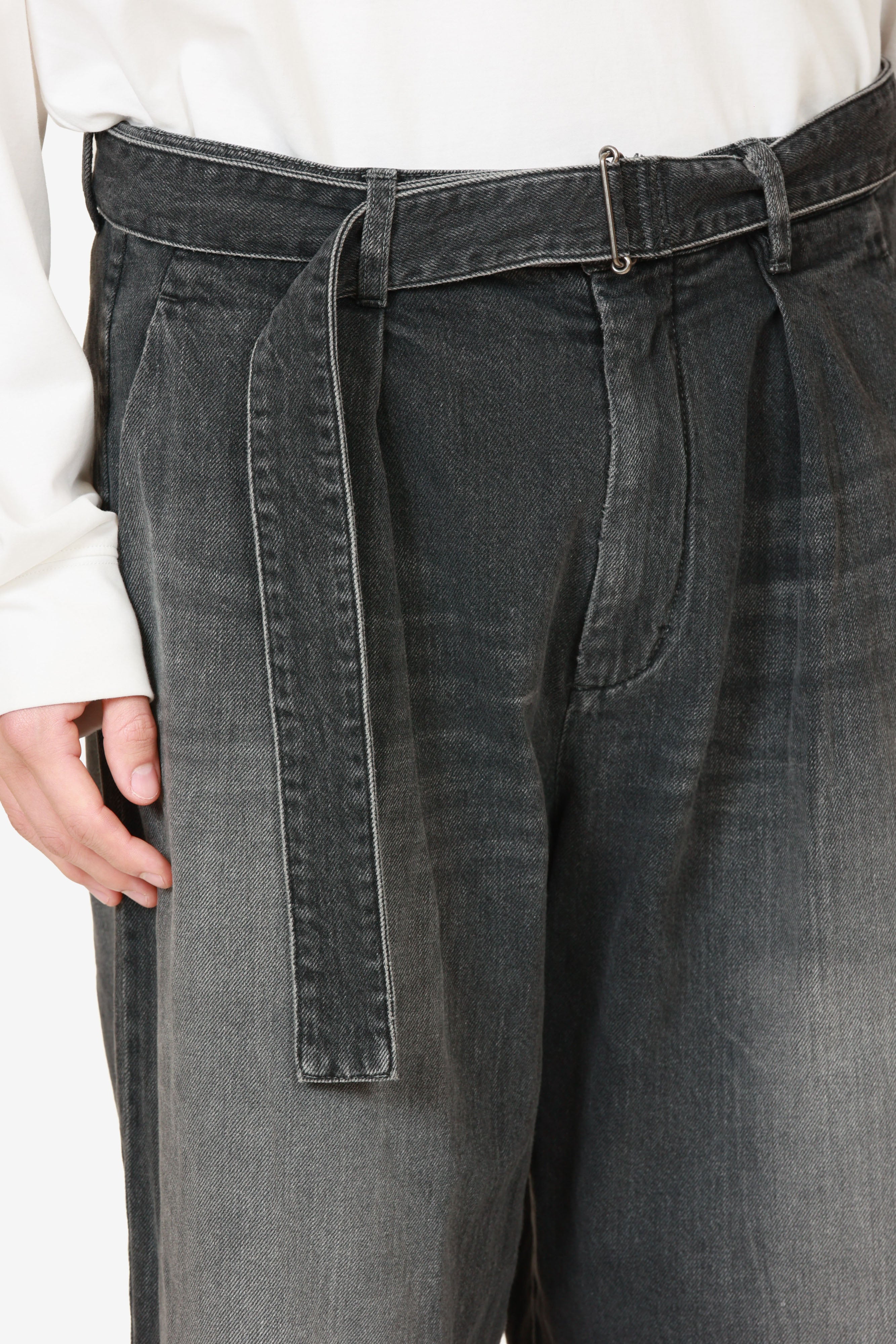 限定商品 AP52-124 11オンスデニム ベルト付き1タックワイドテーパードパンツ