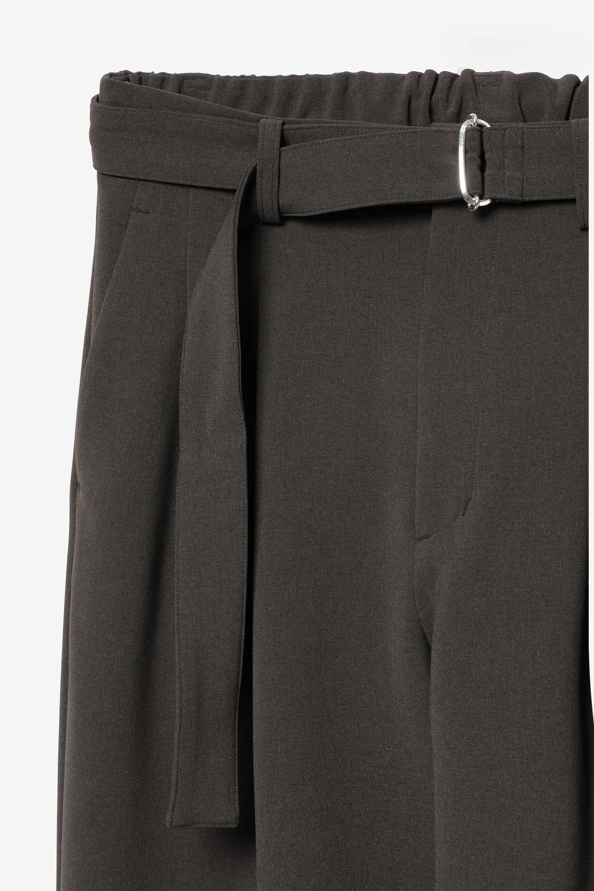 ポリエステルストレッチダブルクロス ベルト付きワイドテーパードパンツ