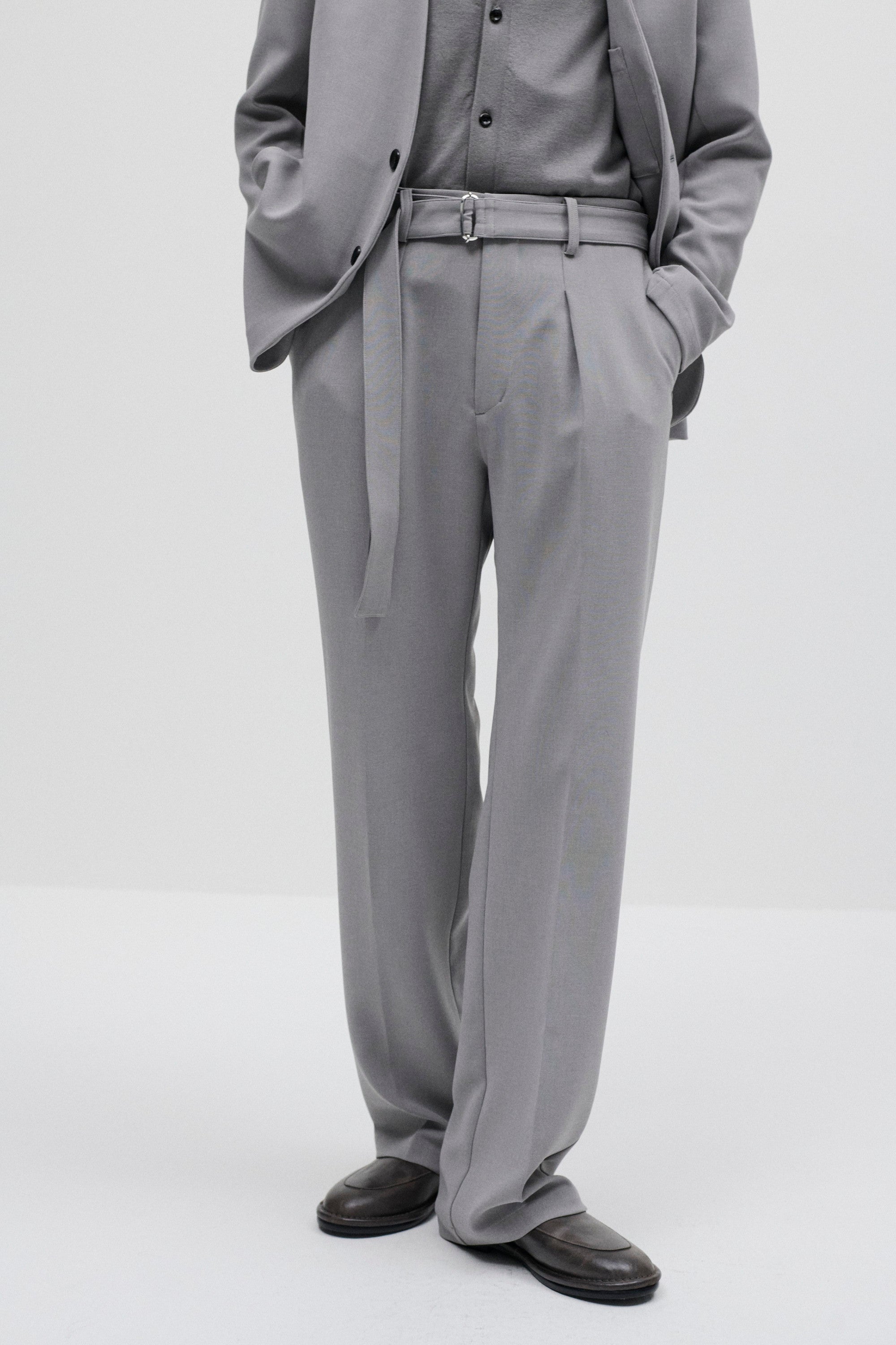 ポリエステルストレッチダブルクロス ベルト付きストレートパンツ