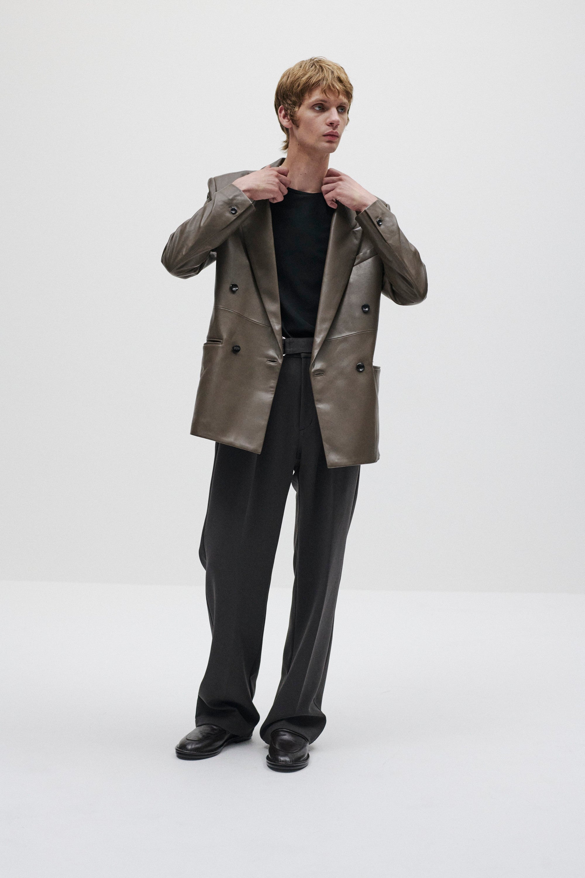 ポリエステルストレッチダブルクロス ベルト付きストレートパンツ