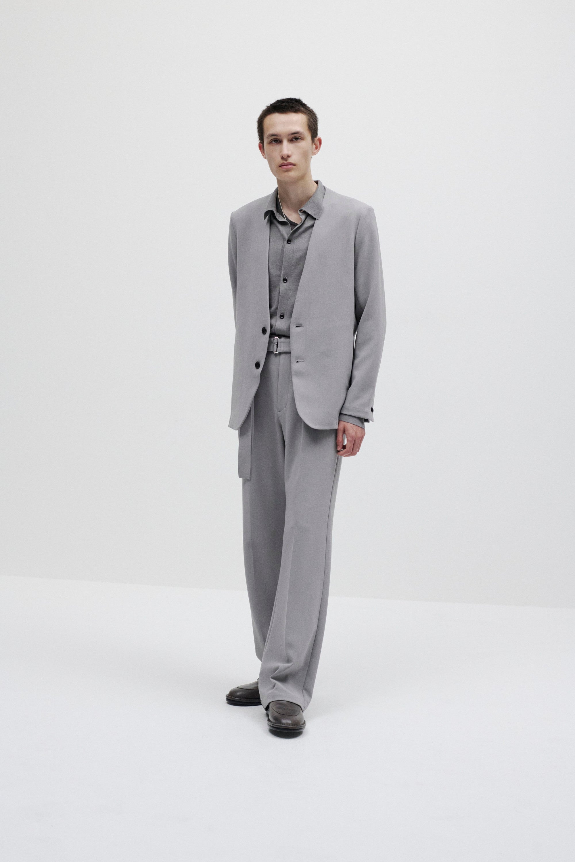 ポリエステルストレッチダブルクロス ベルト付きストレートパンツ