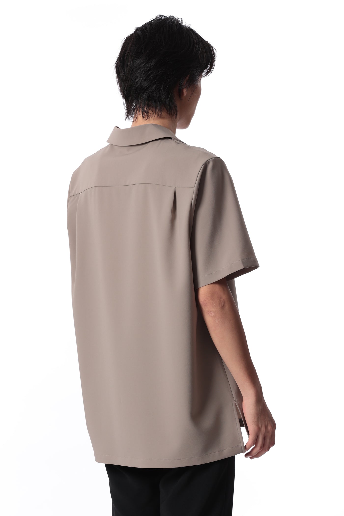 2月发售 AS41-041 涤纶紧凑斜纹修身开领衬衫 短袖