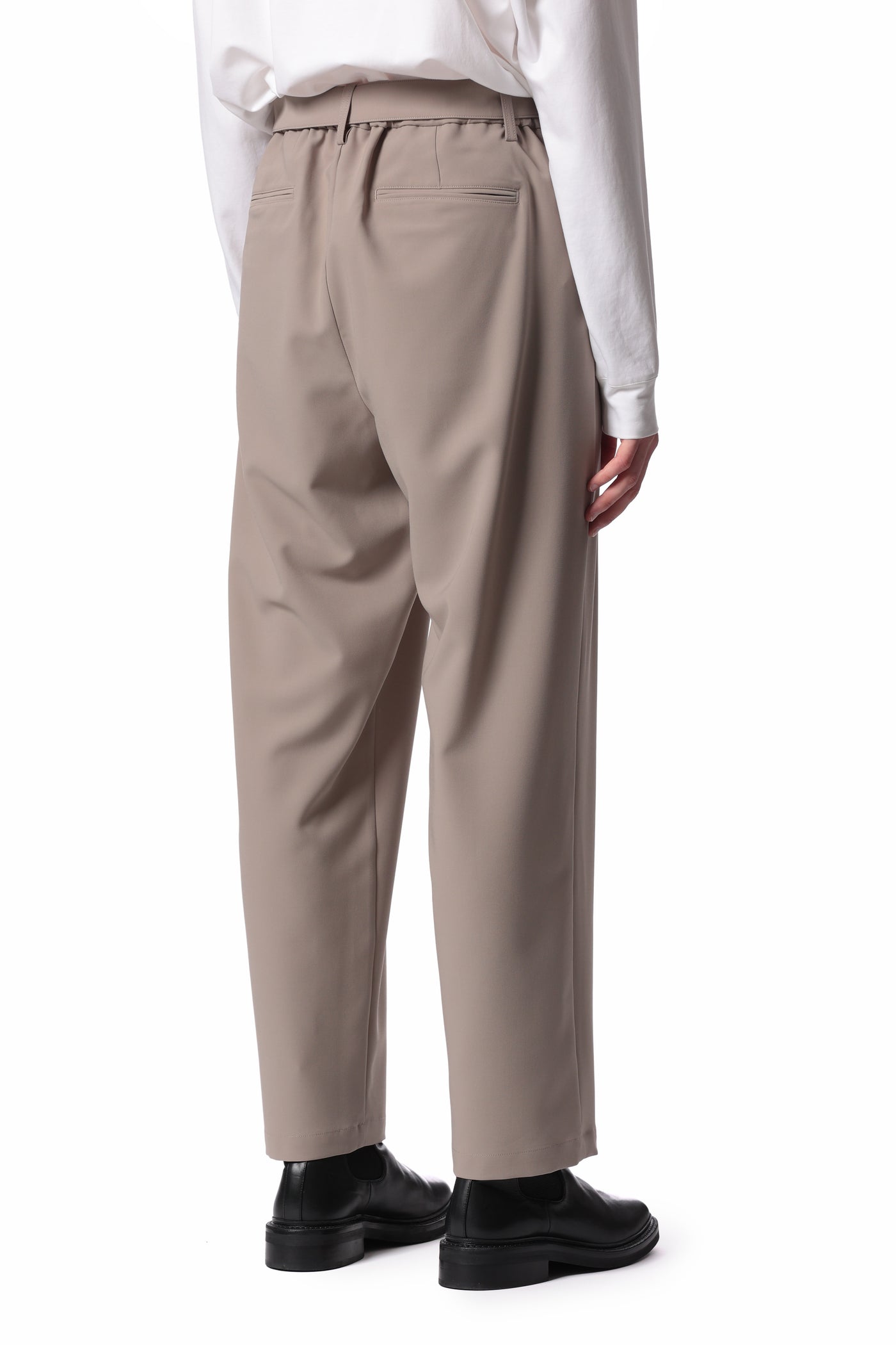 Released in February AP41-043 Polyester compact twill belted tapered pants