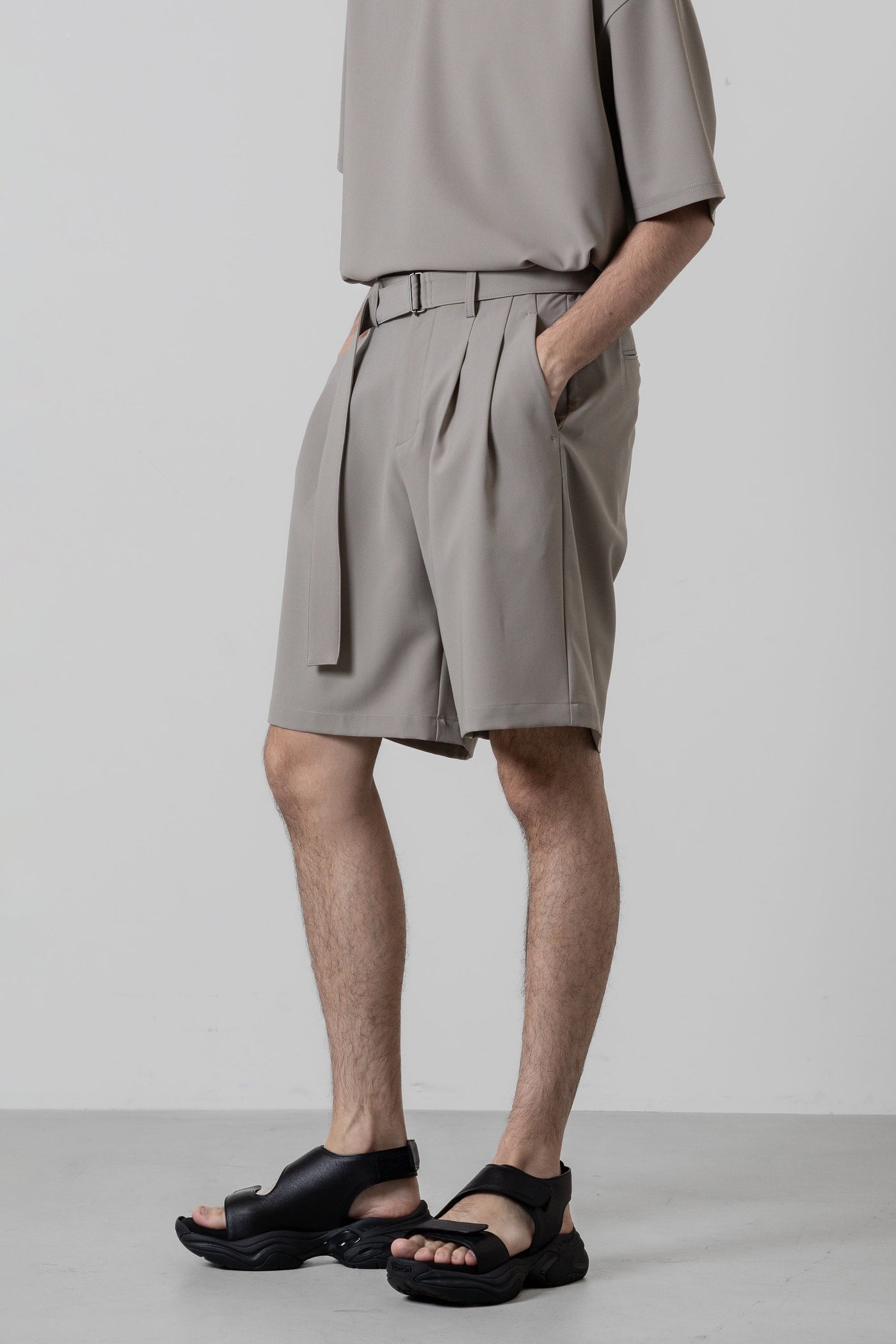 Released in February AP41-044 Polyester compact twill belted shorts