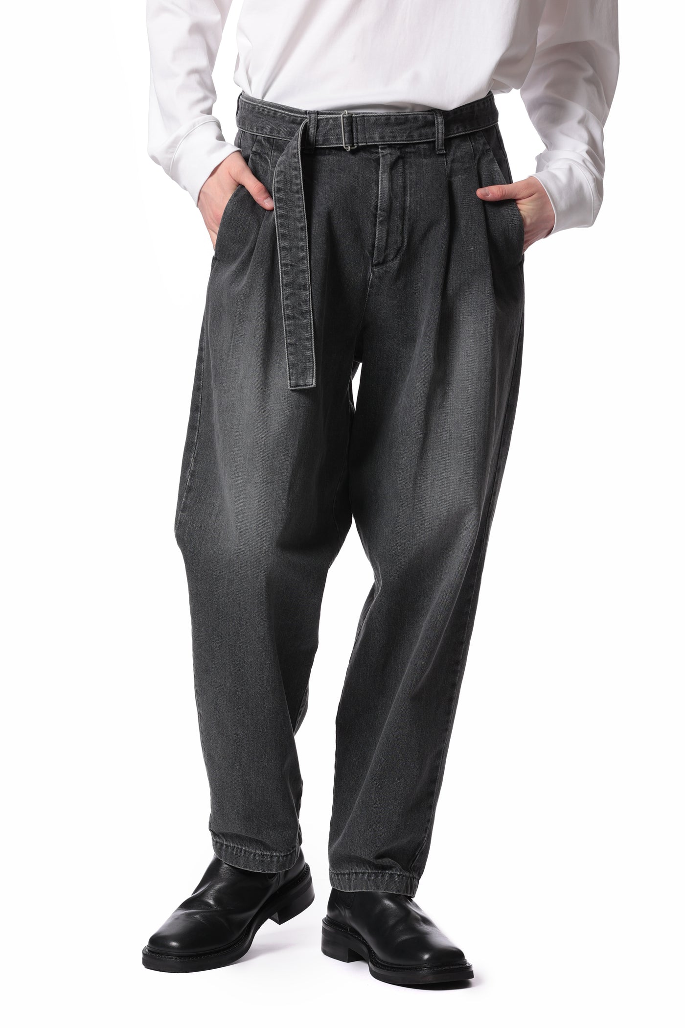 Released in February AP41-059 11oz denim 2-tuck wide tapered pants with belt
