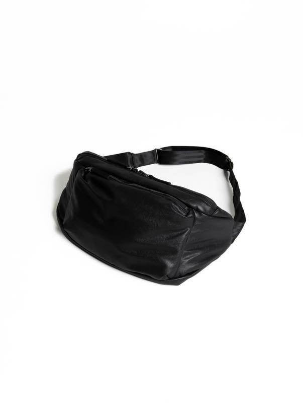 Released in January AA41-073 Synthetic leather waist bag