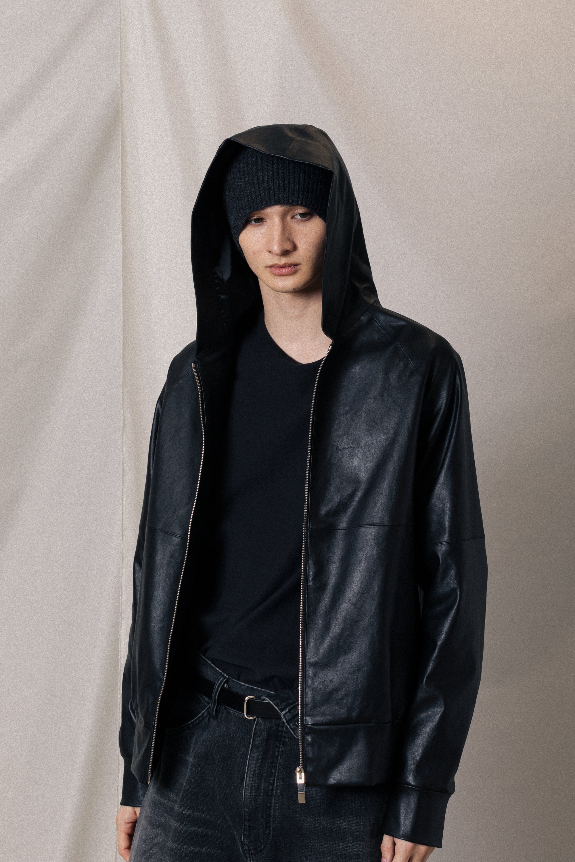 ストレッチシープレザー ジップアップフーディ〔AB52-061〕