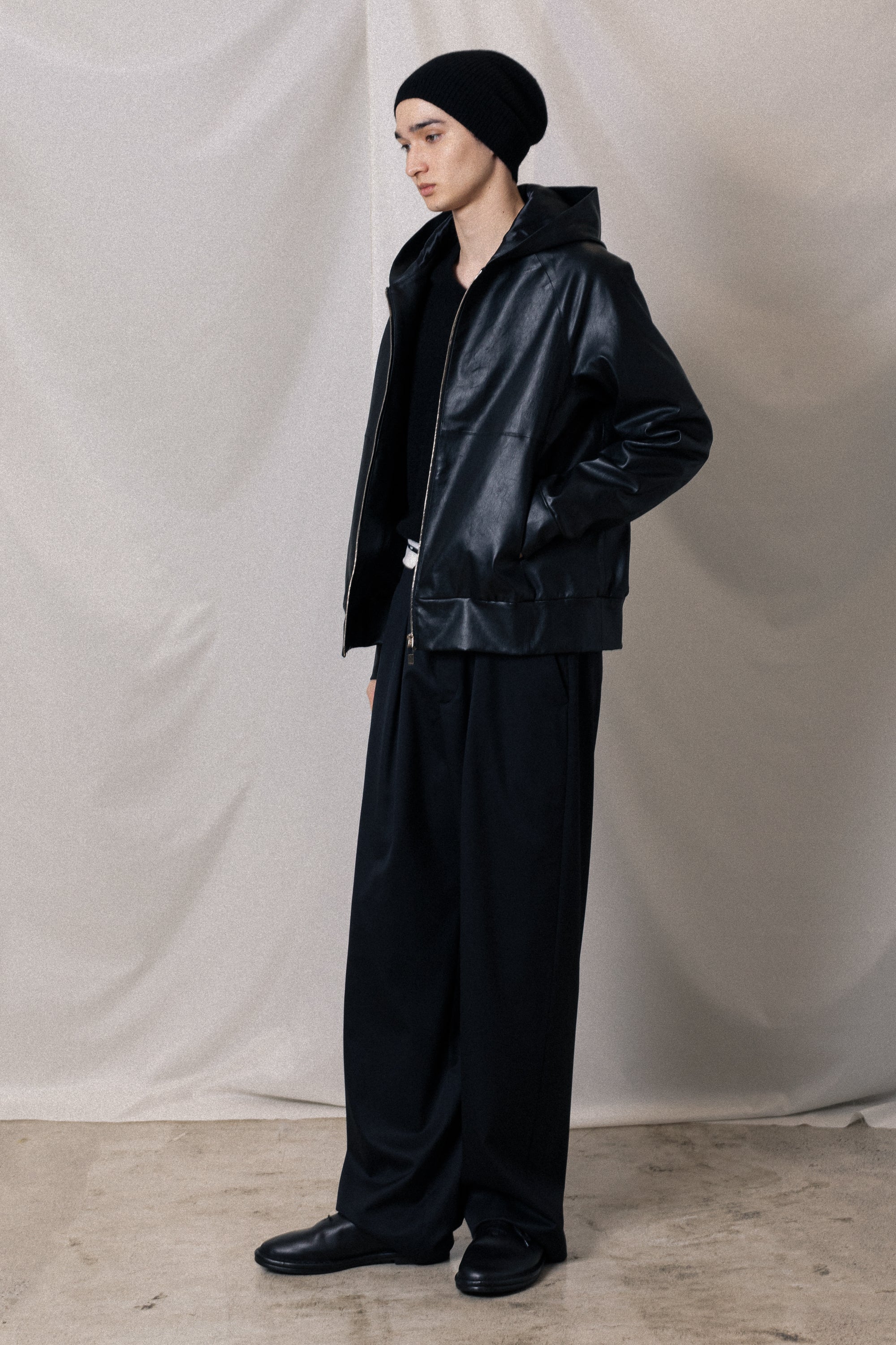ストレッチシープレザー ジップアップフーディ〔AB52-061〕