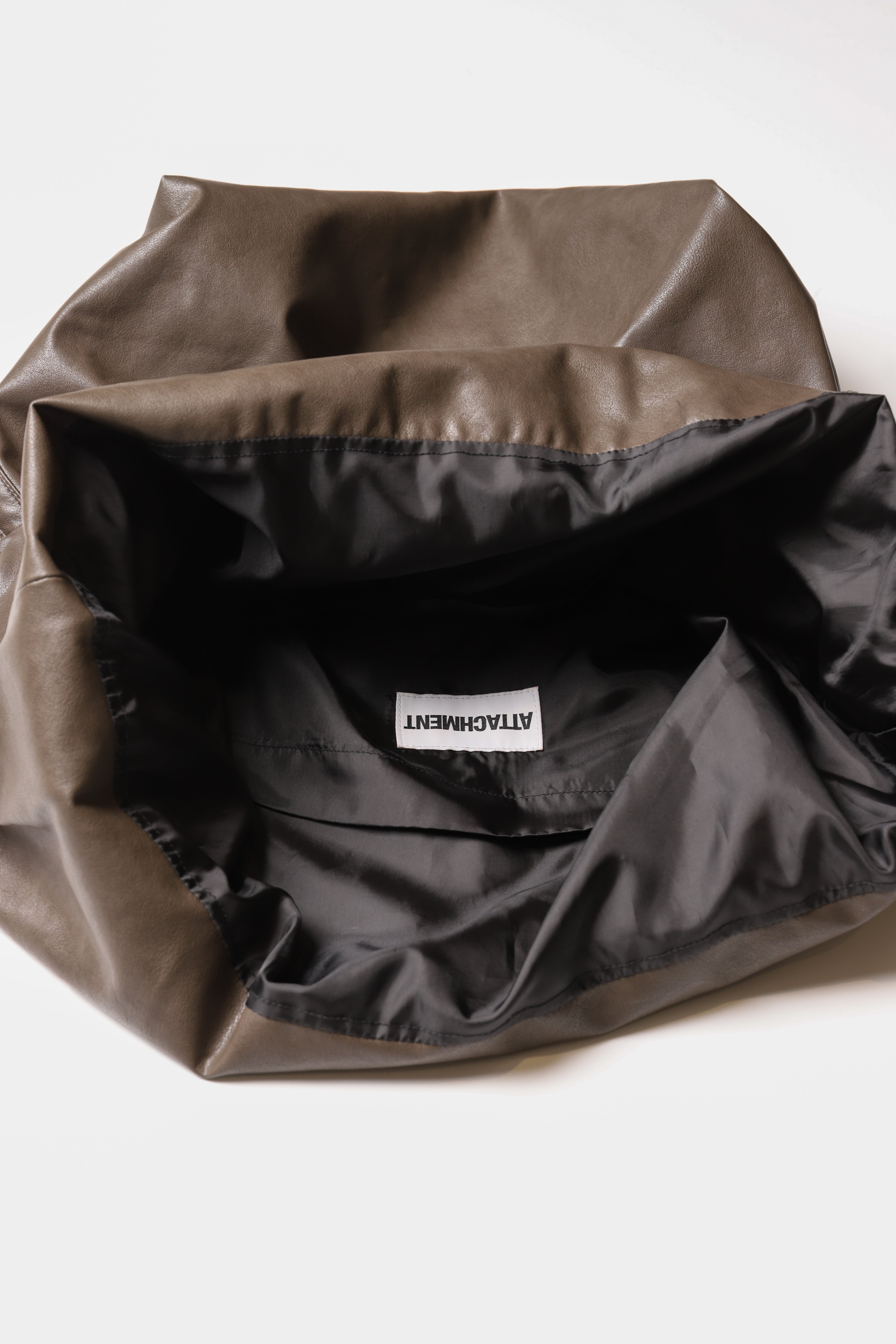 AA52-097 シンセティックレザー ショルダーバッグ