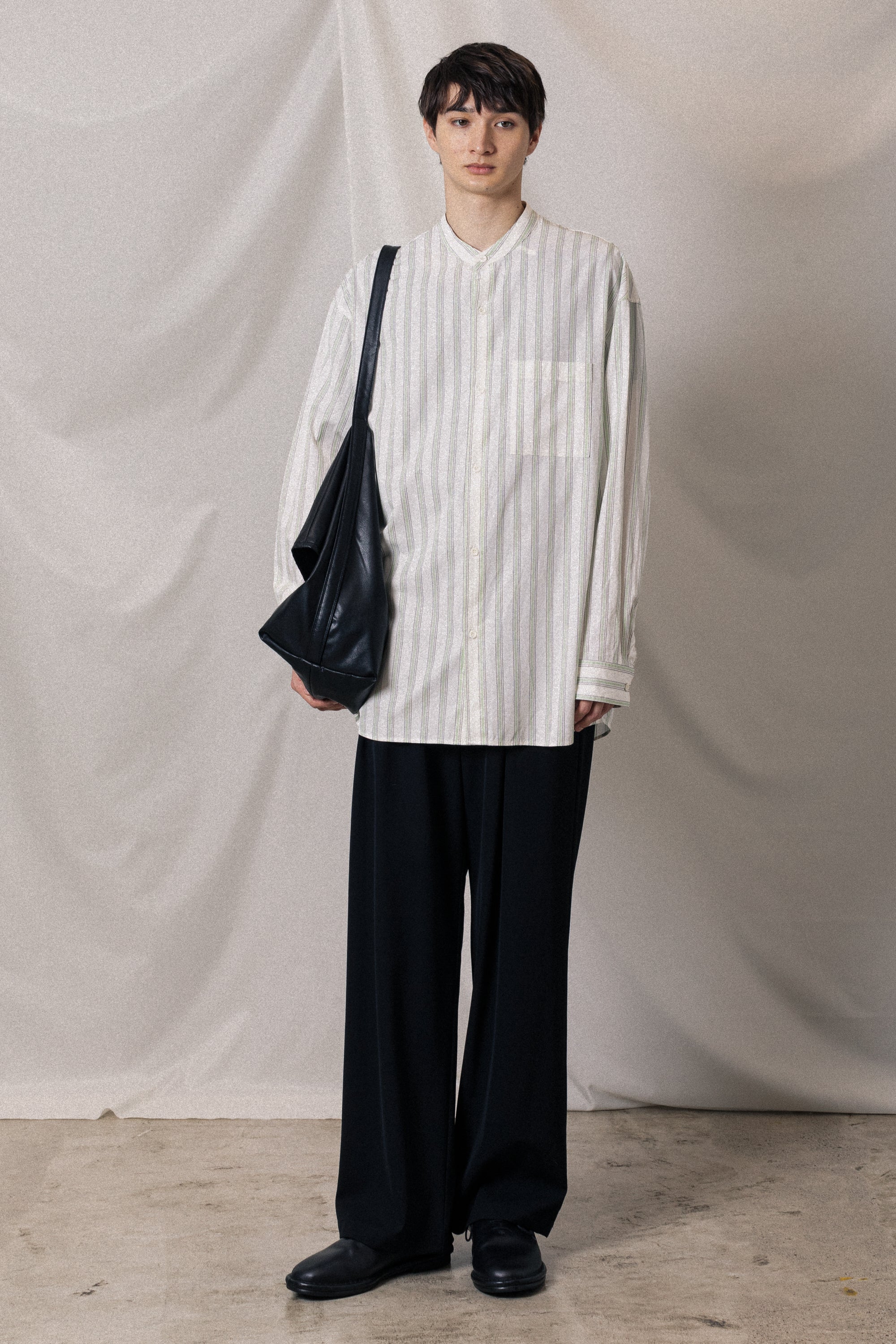 AA52-097 シンセティックレザー ショルダーバッグ