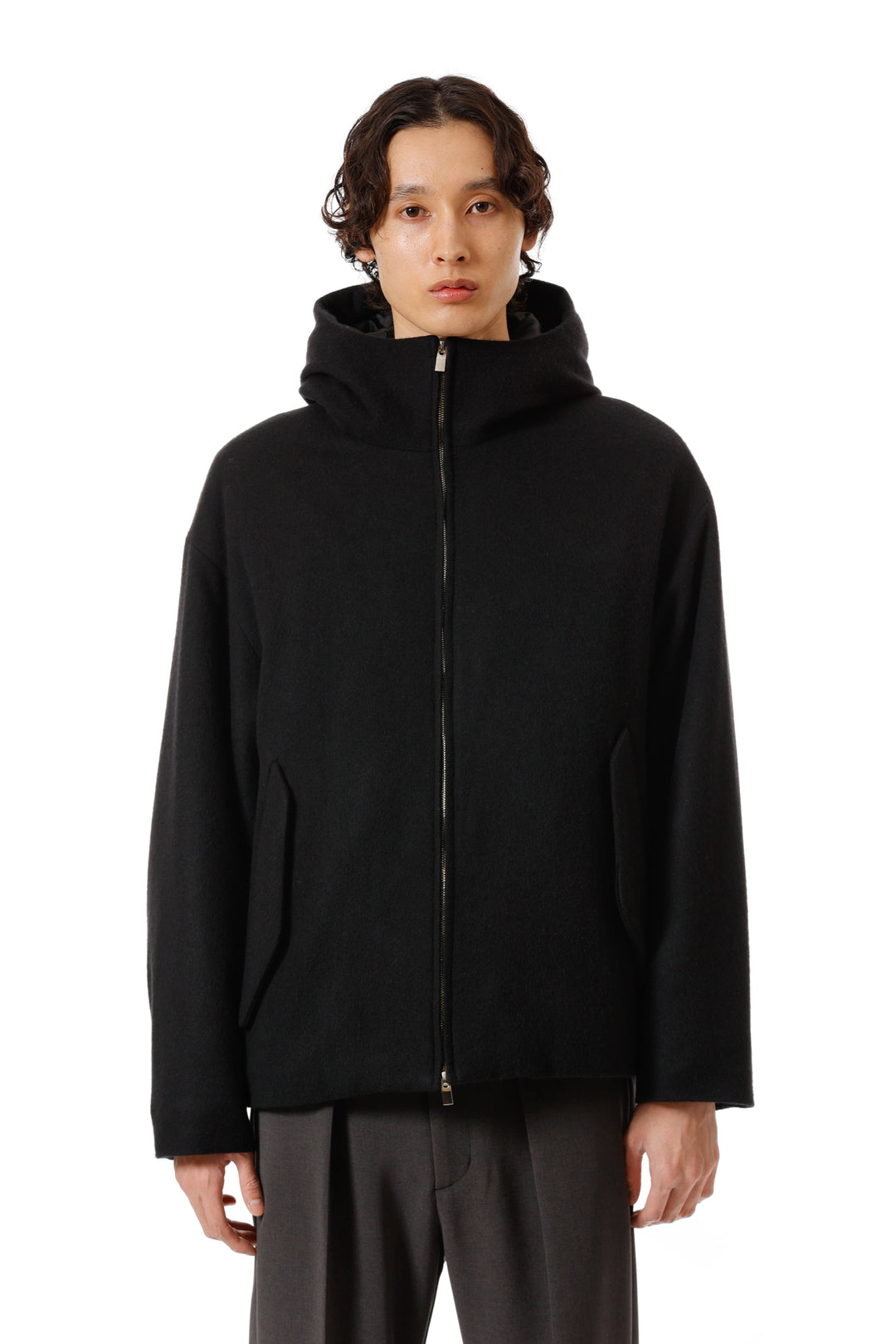 AB52-043-930_2_37663396-e71a-