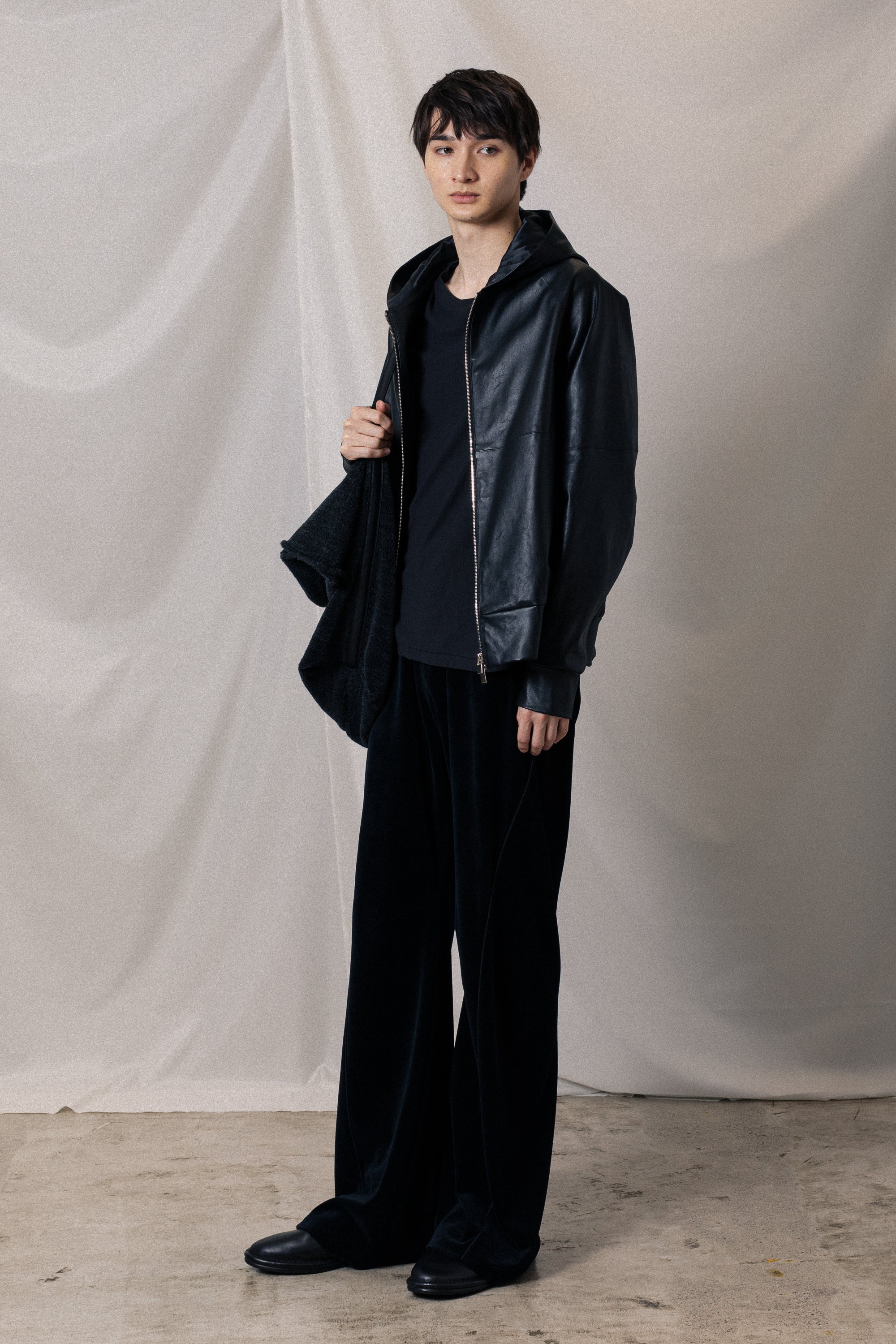 AB52-061 ストレッチシープレザー ジップアップフーディ