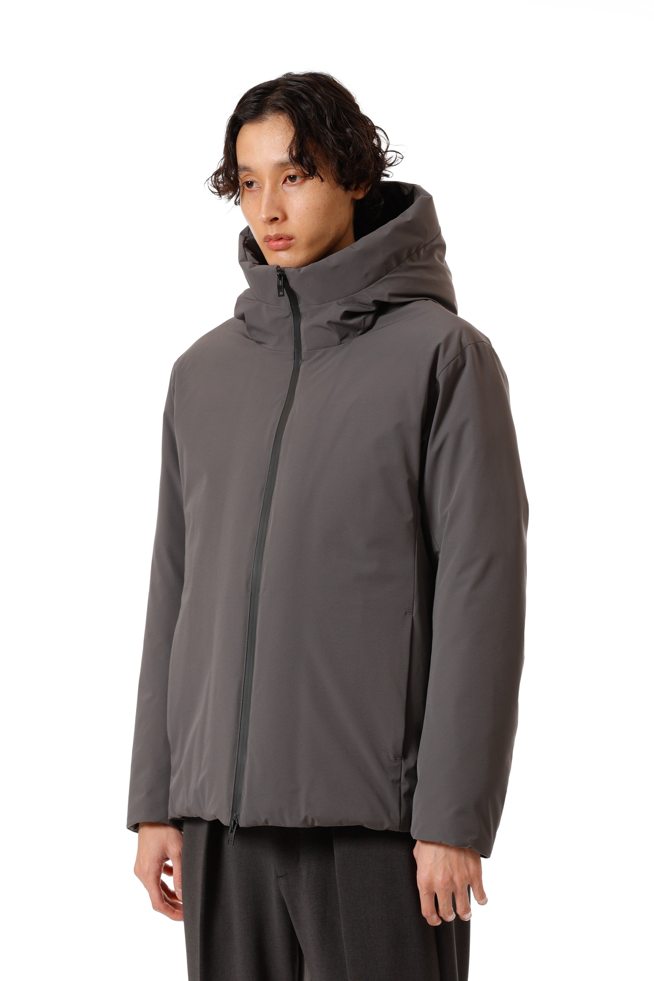 AB52-100 3レイヤーライトタフタ フーデットダウンジャケット