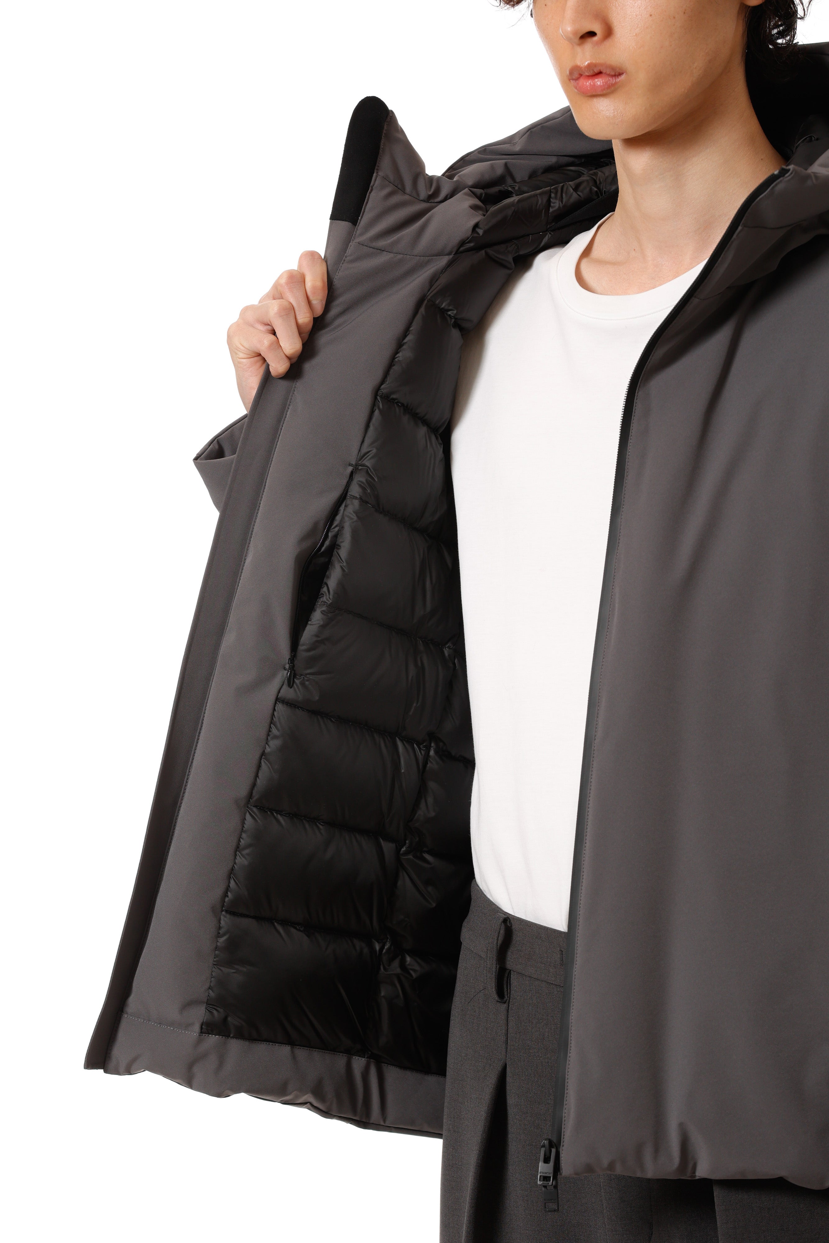 AB52-100 3レイヤーライトタフタ フーデットダウンジャケット