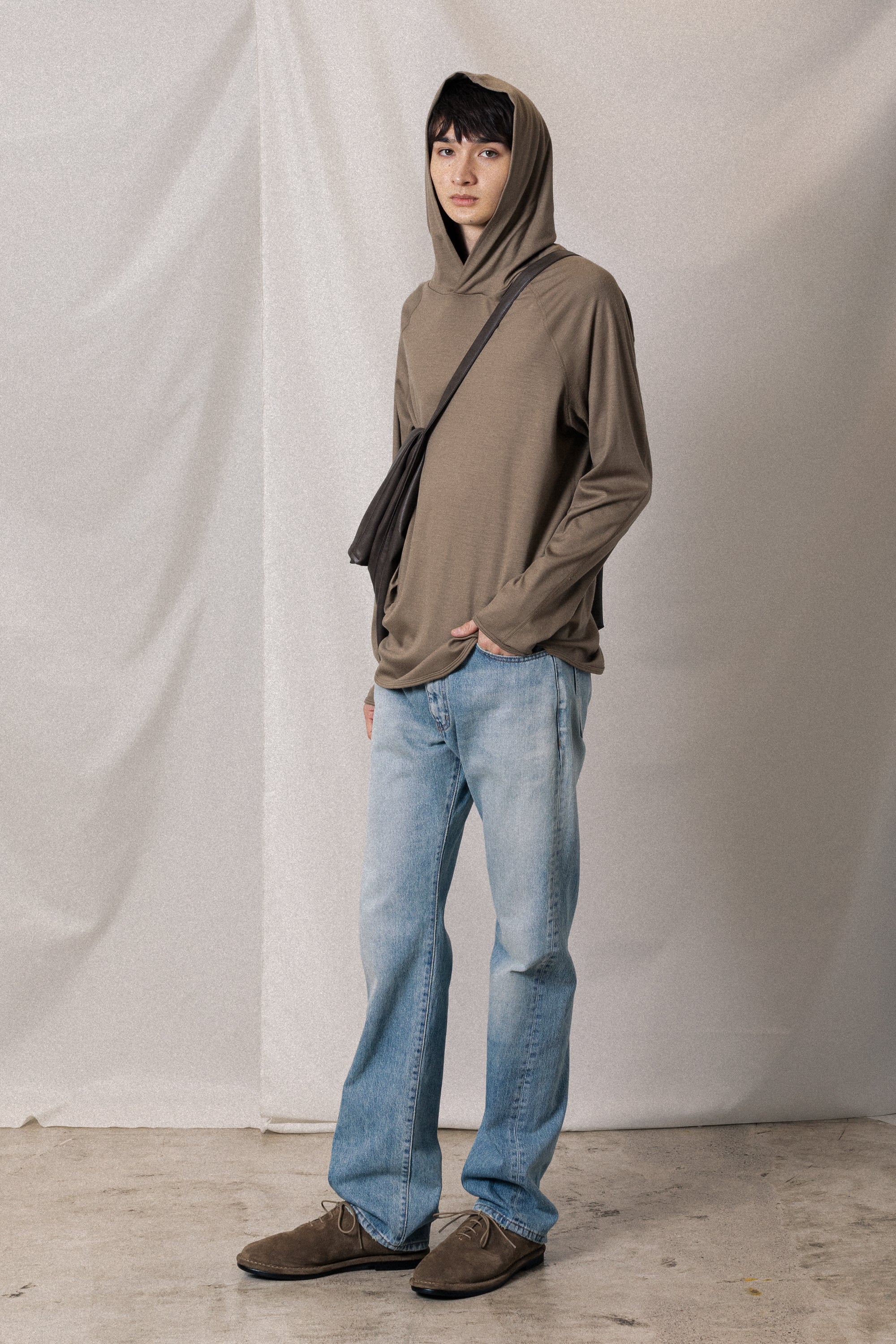 AJ52-047 ウールスムース フードプルオーバー