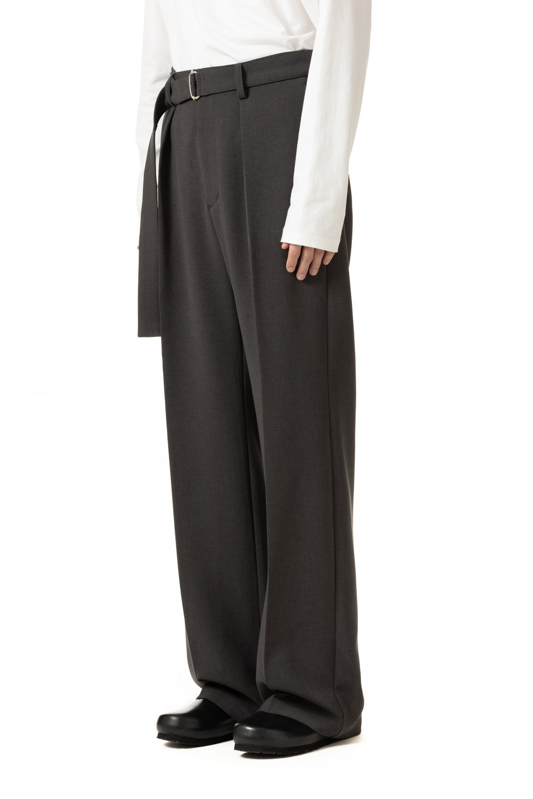 極美品　アタッチメント　ストレッチダブルクロス ベルト付きワイドストレートパンツ AP51-024-929_1_1080x.jpg?v=