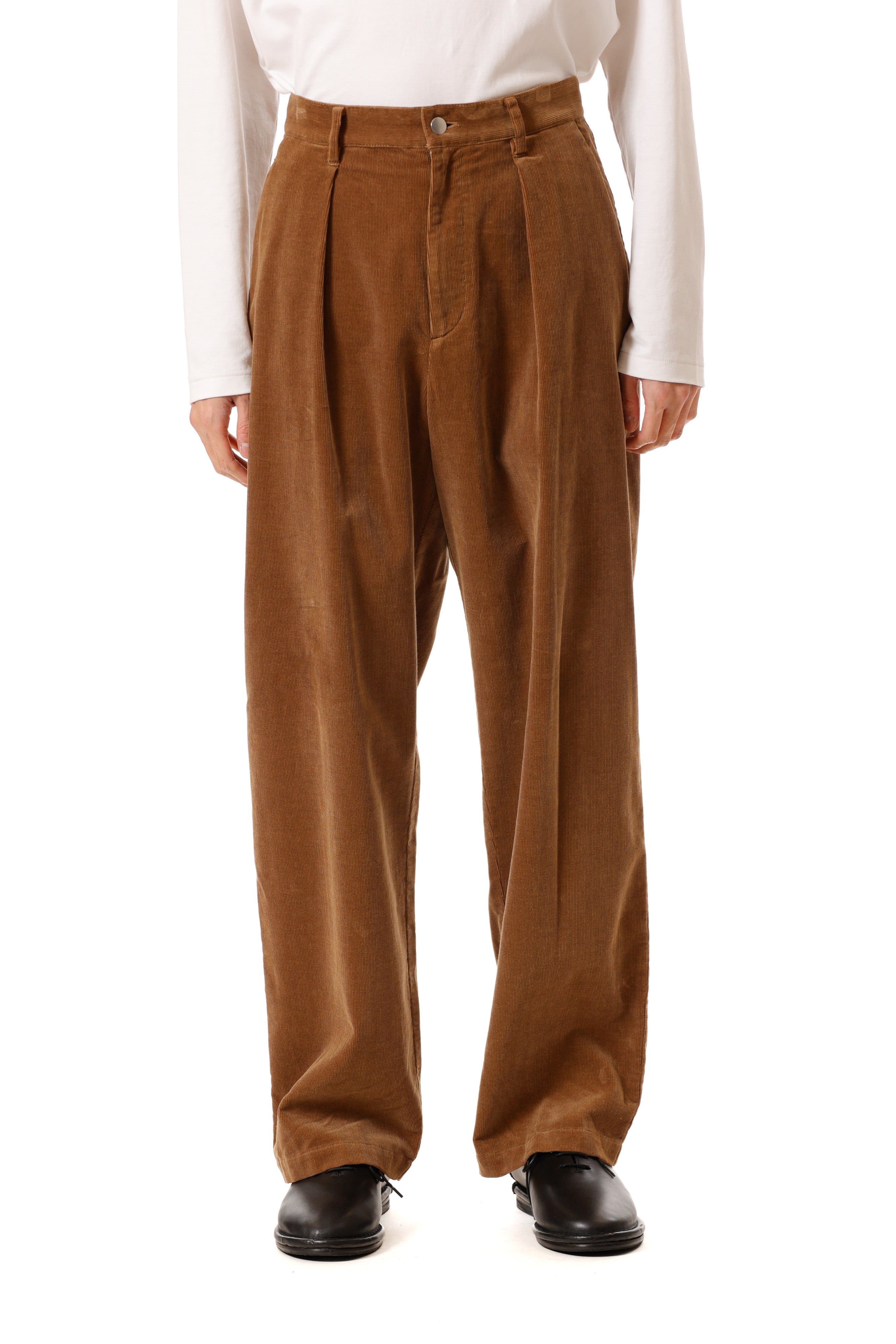 AP52-024 フィンクスコットンコーデュロイ ワンタックワイドパンツ