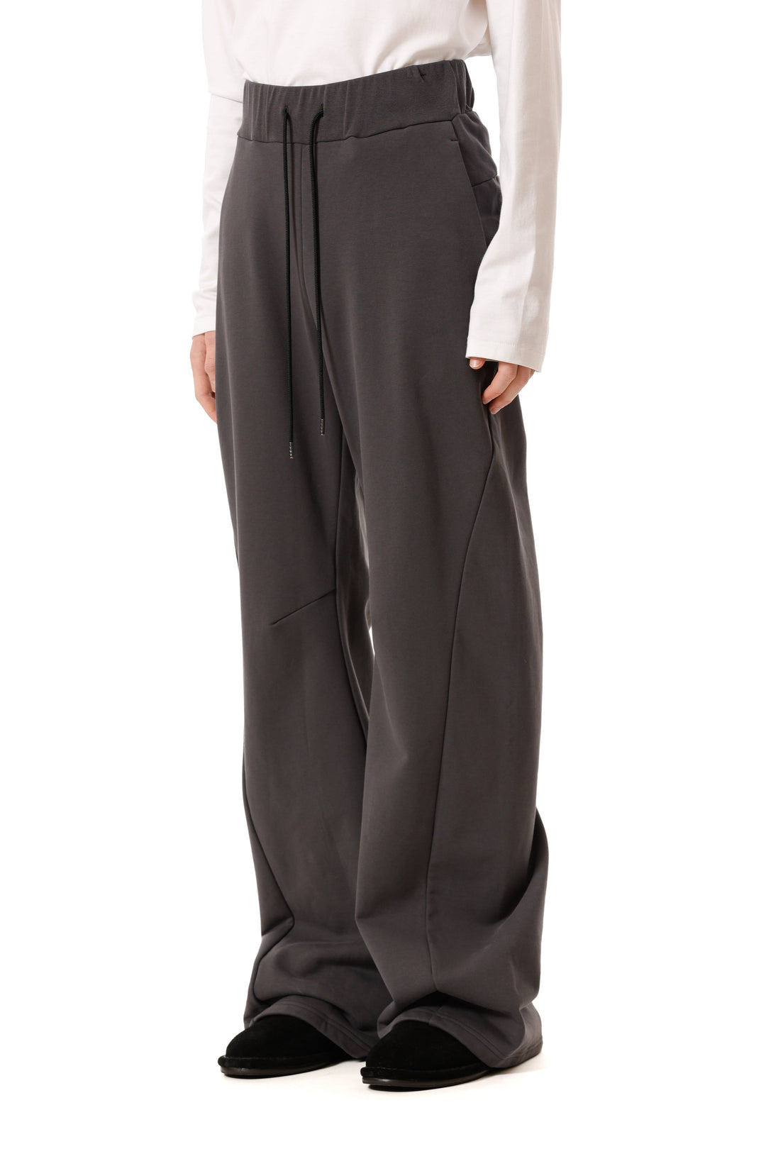 極美品　アタッチメント　ストレッチダブルクロス ベルト付きワイドストレートパンツ PANTS