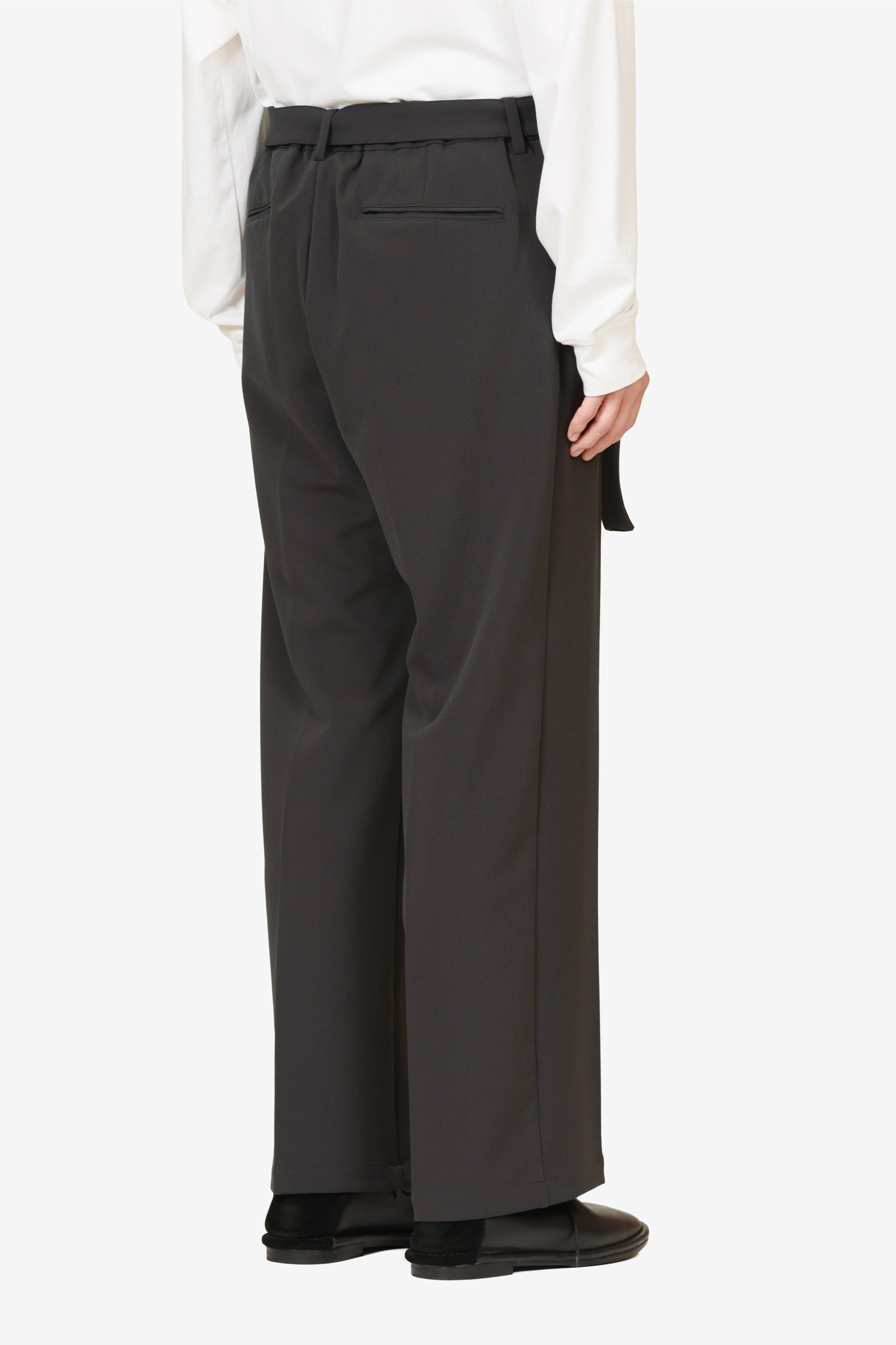 AP52-071 ポリエステルストレッチダブルクロス ベルト付きストレートパンツ