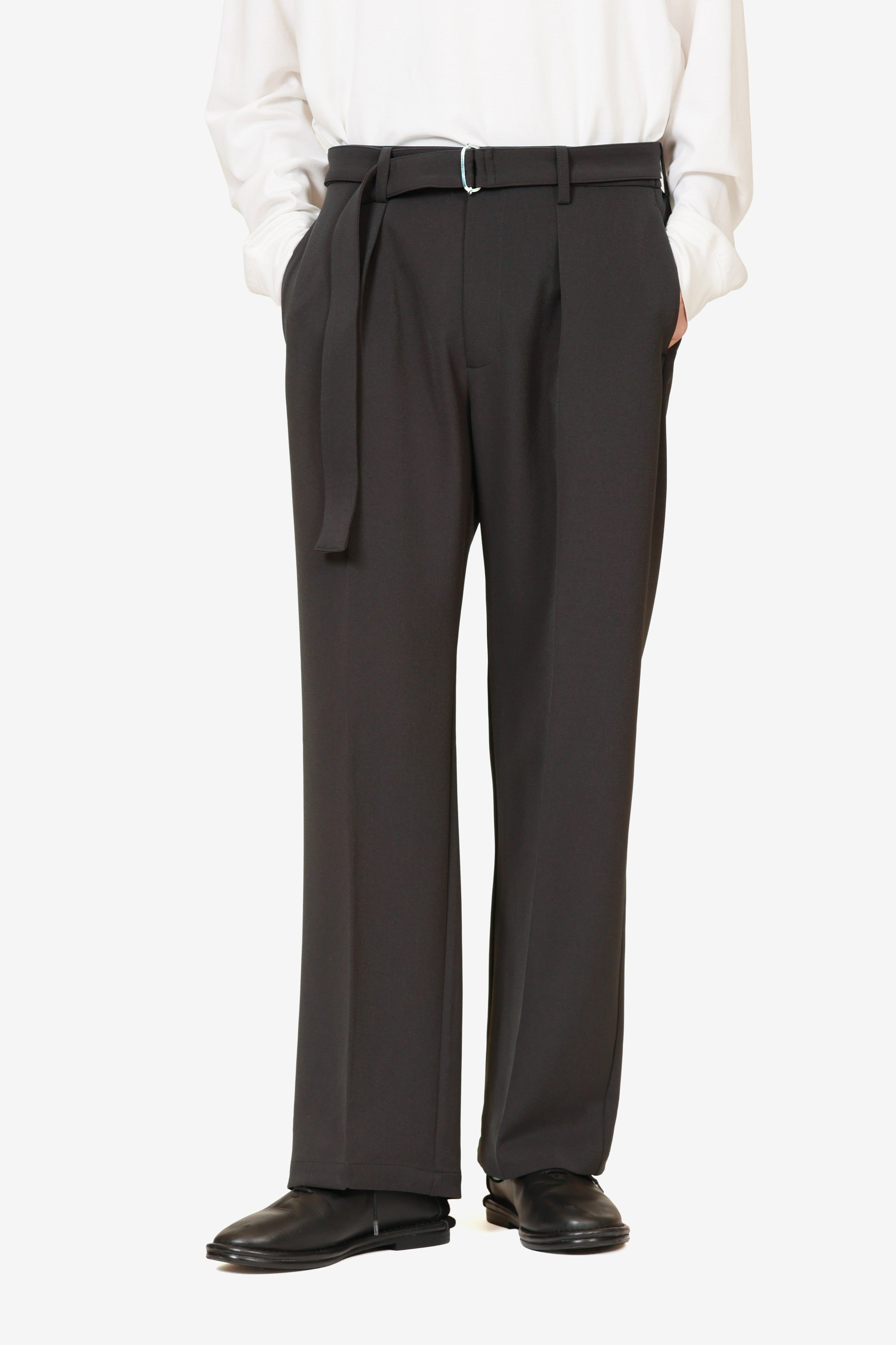 AP52-071 ポリエステルストレッチダブルクロス ベルト付きストレートパンツ