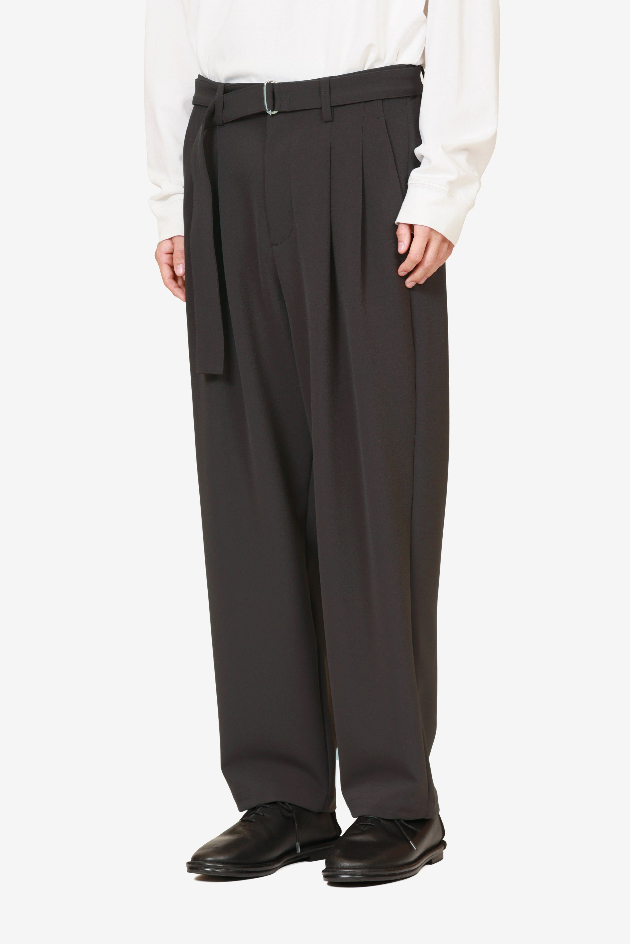 AP52-080 ポリエステルストレッチダブルクロス ベルト付きワイドテーパードパンツ