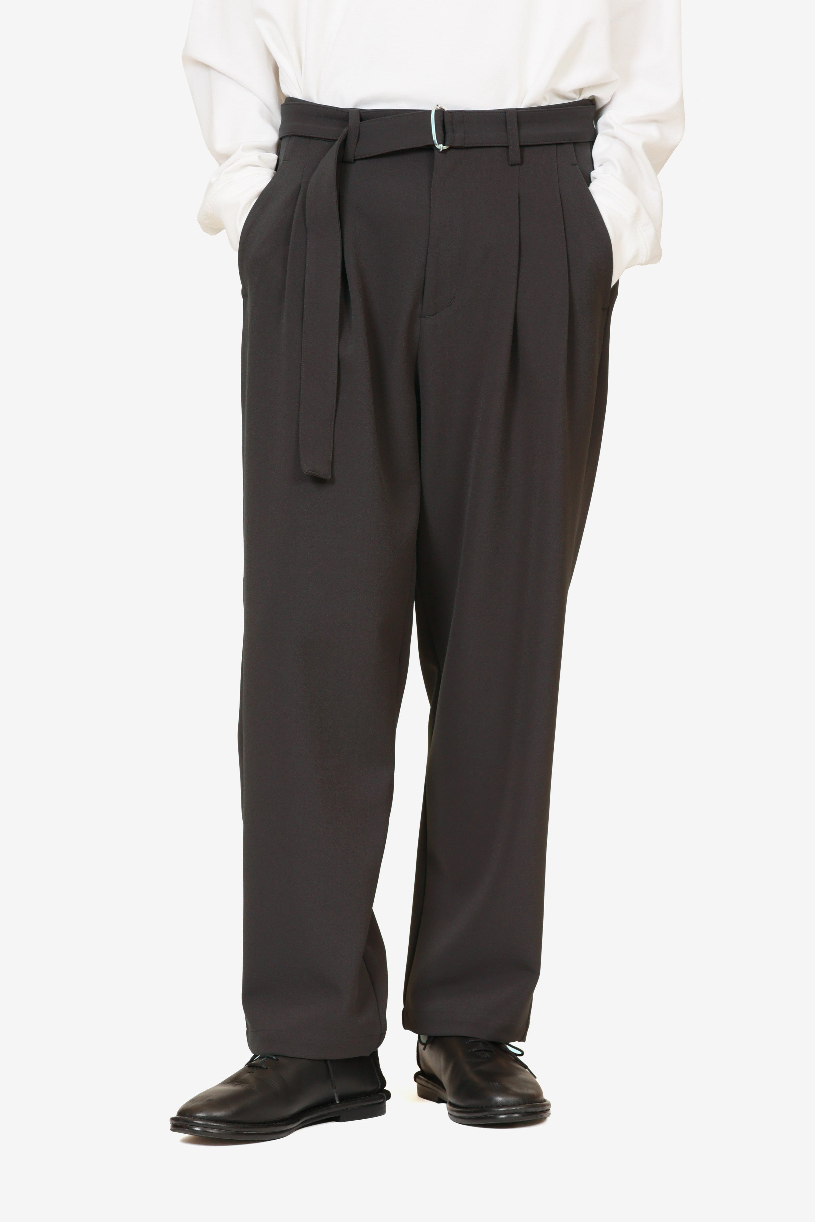 AP52-080 ポリエステルストレッチダブルクロス ベルト付きワイドテーパードパンツ