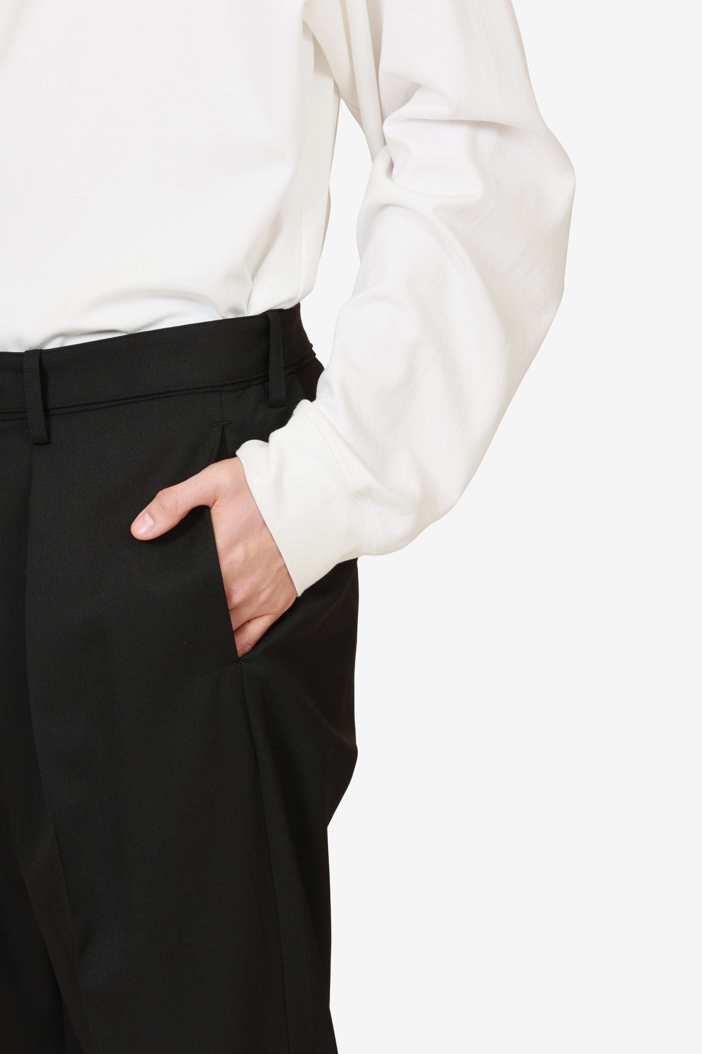 限定商品 AP52-121 ウール/ポリエステルストレッチギャバジン ベルト付きワイドパンツ