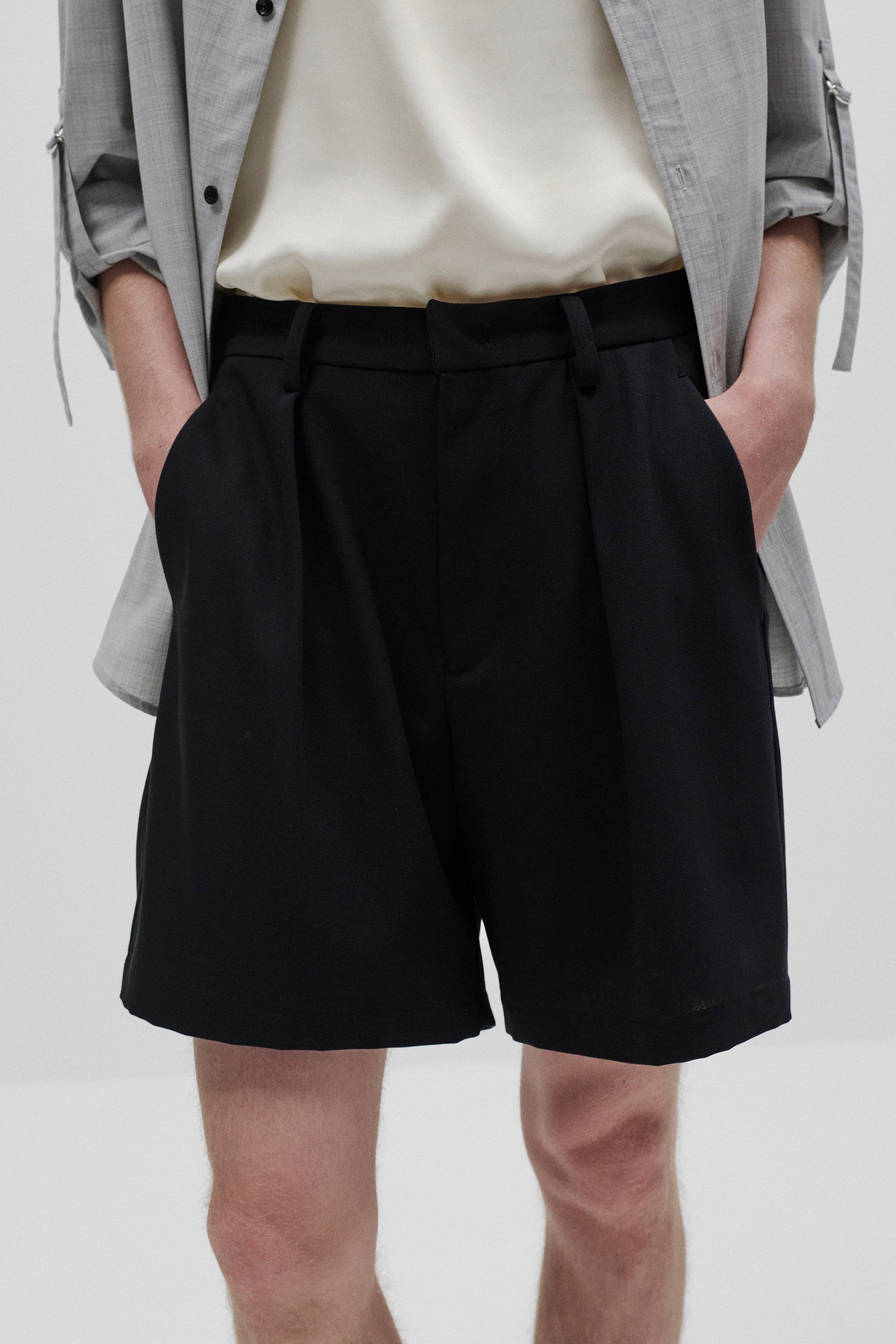 ハイツイストウールギャバジンキャンバス 1タックショートパンツ