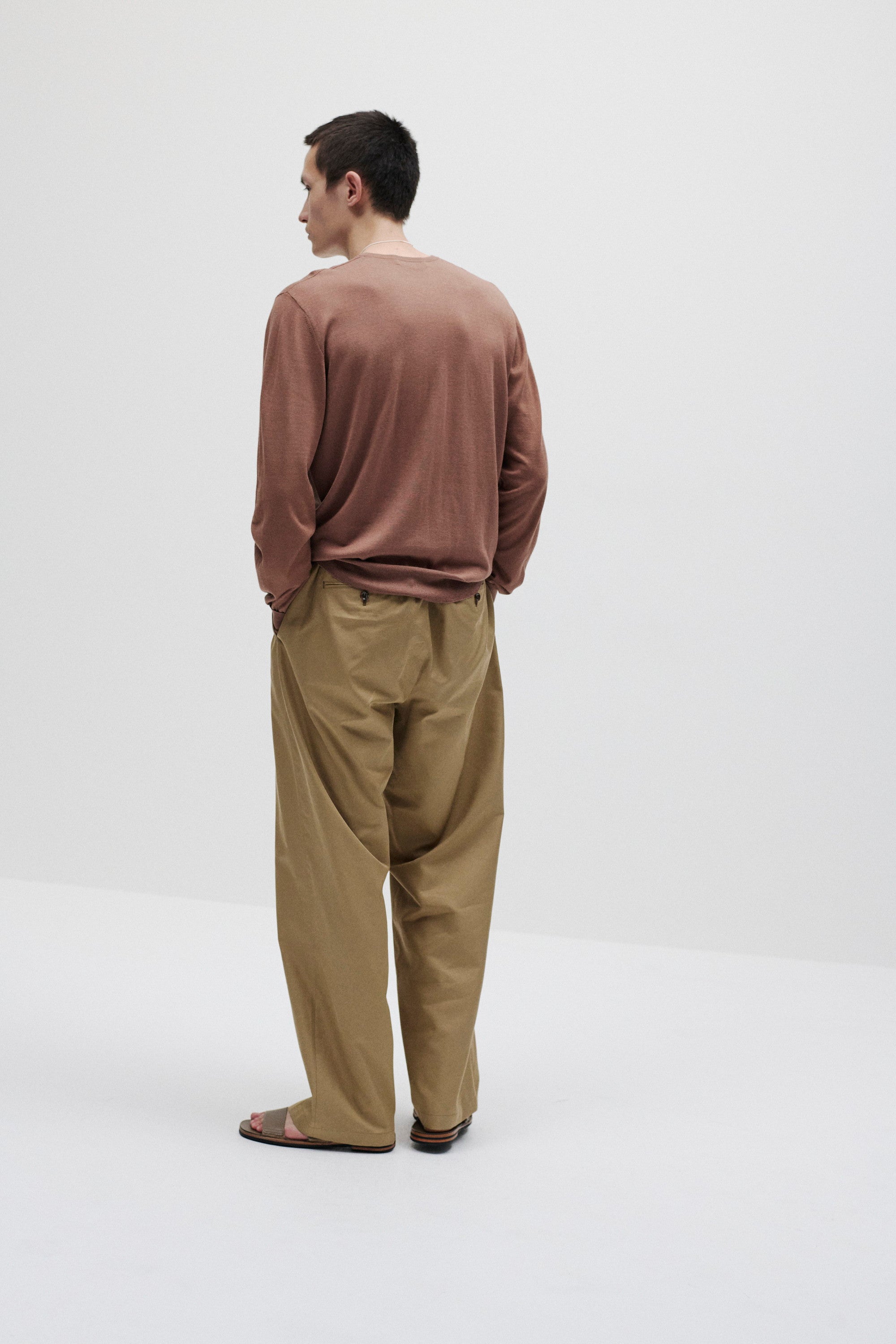 コットン/シルクギャバジン ベルト付き1タックパンツ