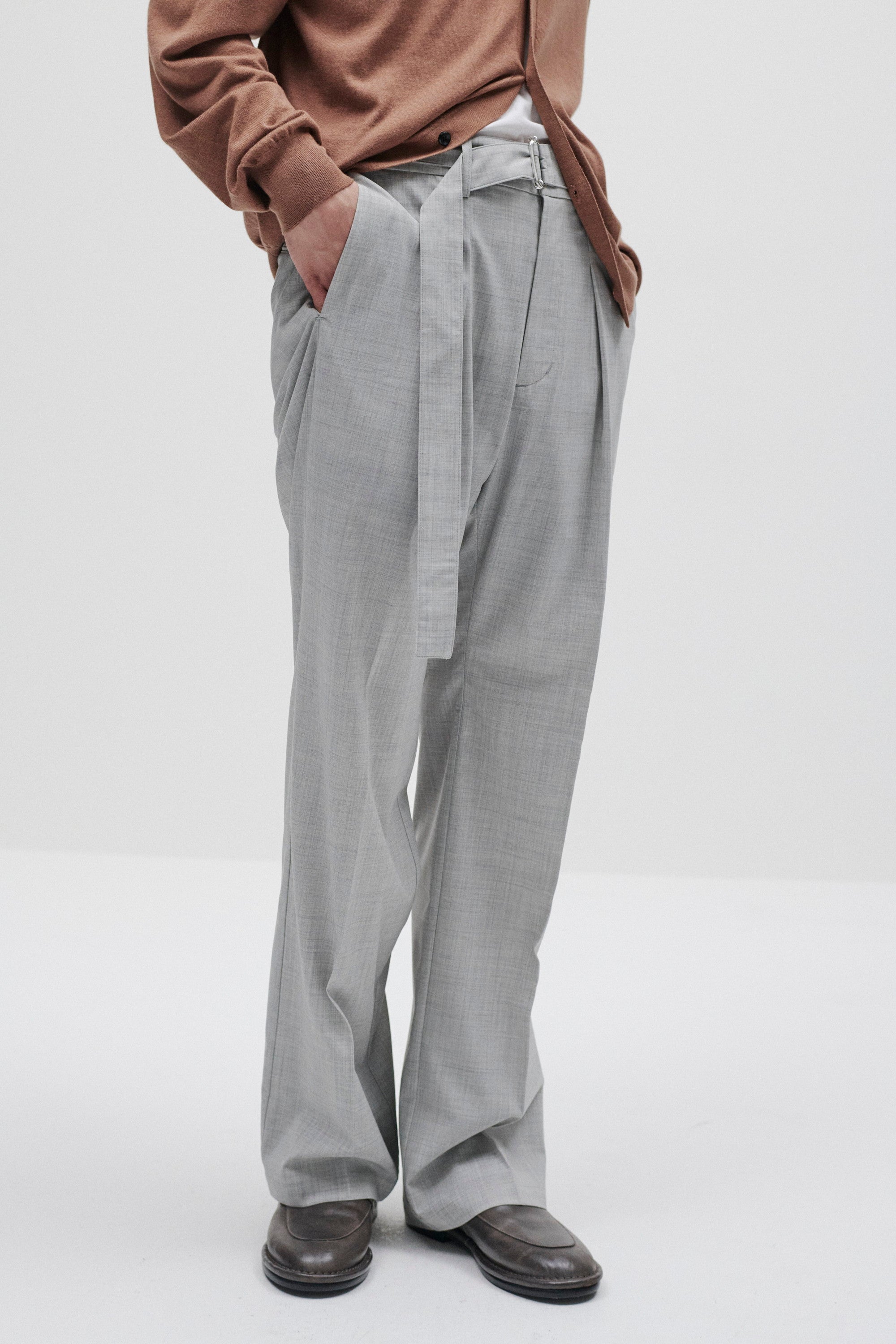 ウール/トリアセテート ストレッチトロ ベルト付きストレートパンツ