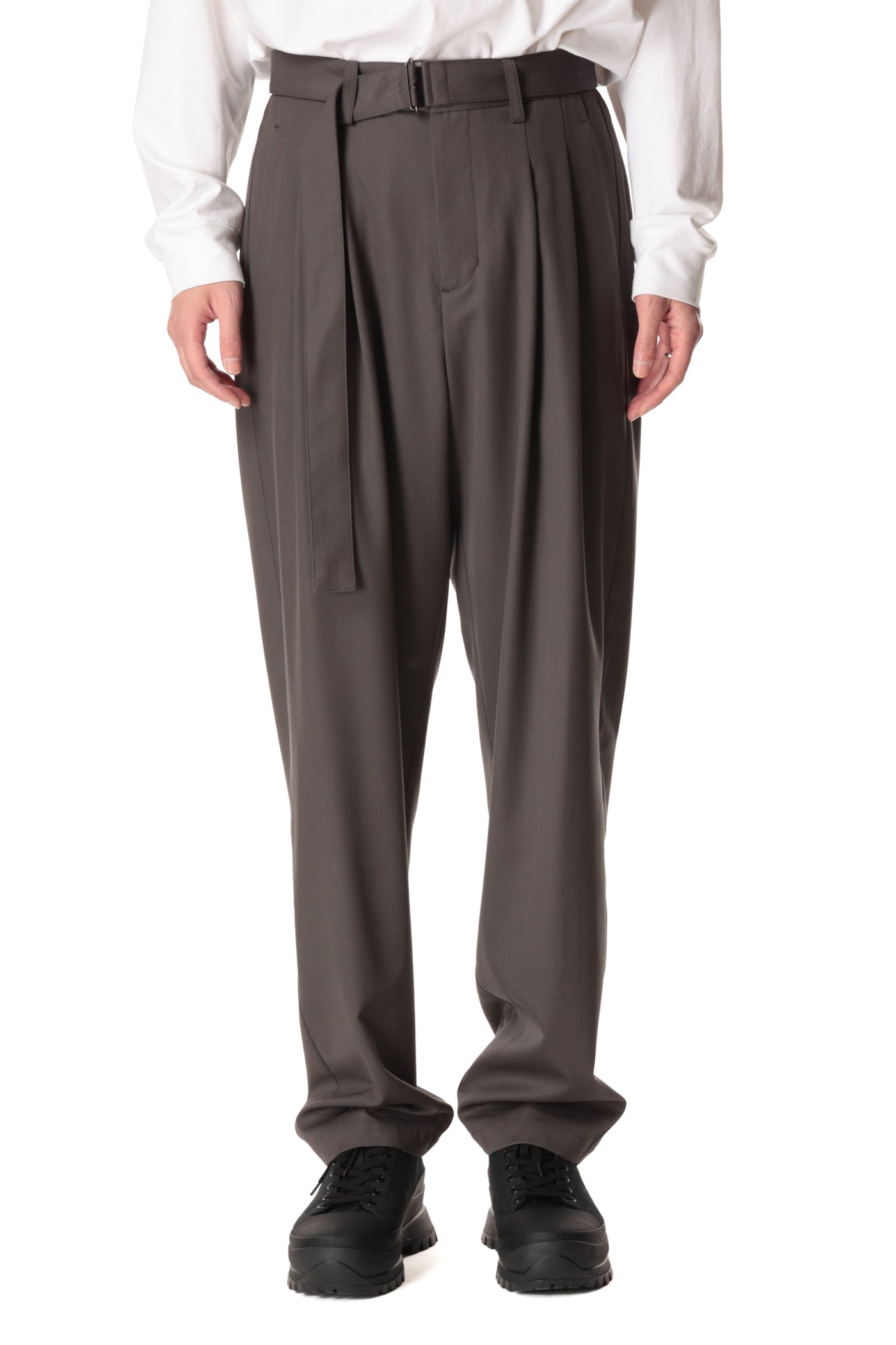 AP32-042 Wool gabardine 2-tuck wide tapered pants with belt