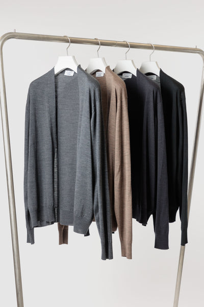 限定商品 AK52-006 × JOHN SMEDLEY MERINO EXTRAFINE BUTTONLESS V NECK CARDIGAN