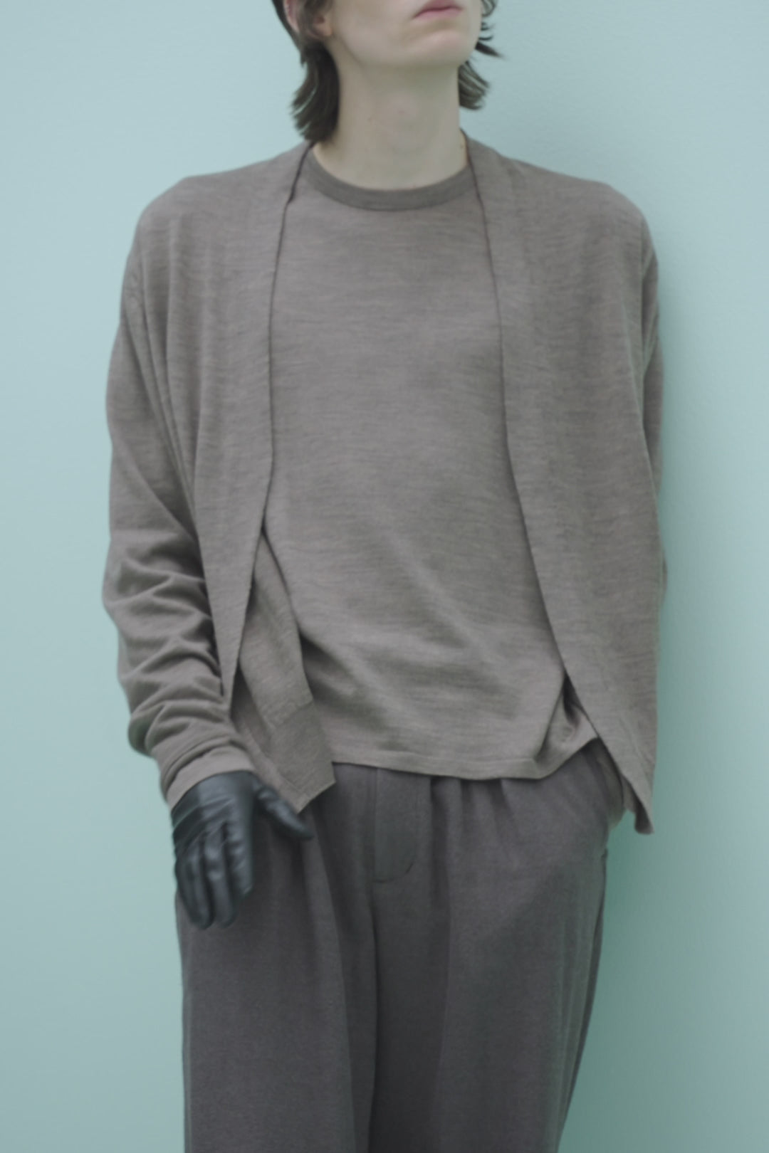 9月12日発売AK52-006 × JOHN SMEDLEY MERINO EXTRAFINE BUTTONLESS V NECK CARDIGAN